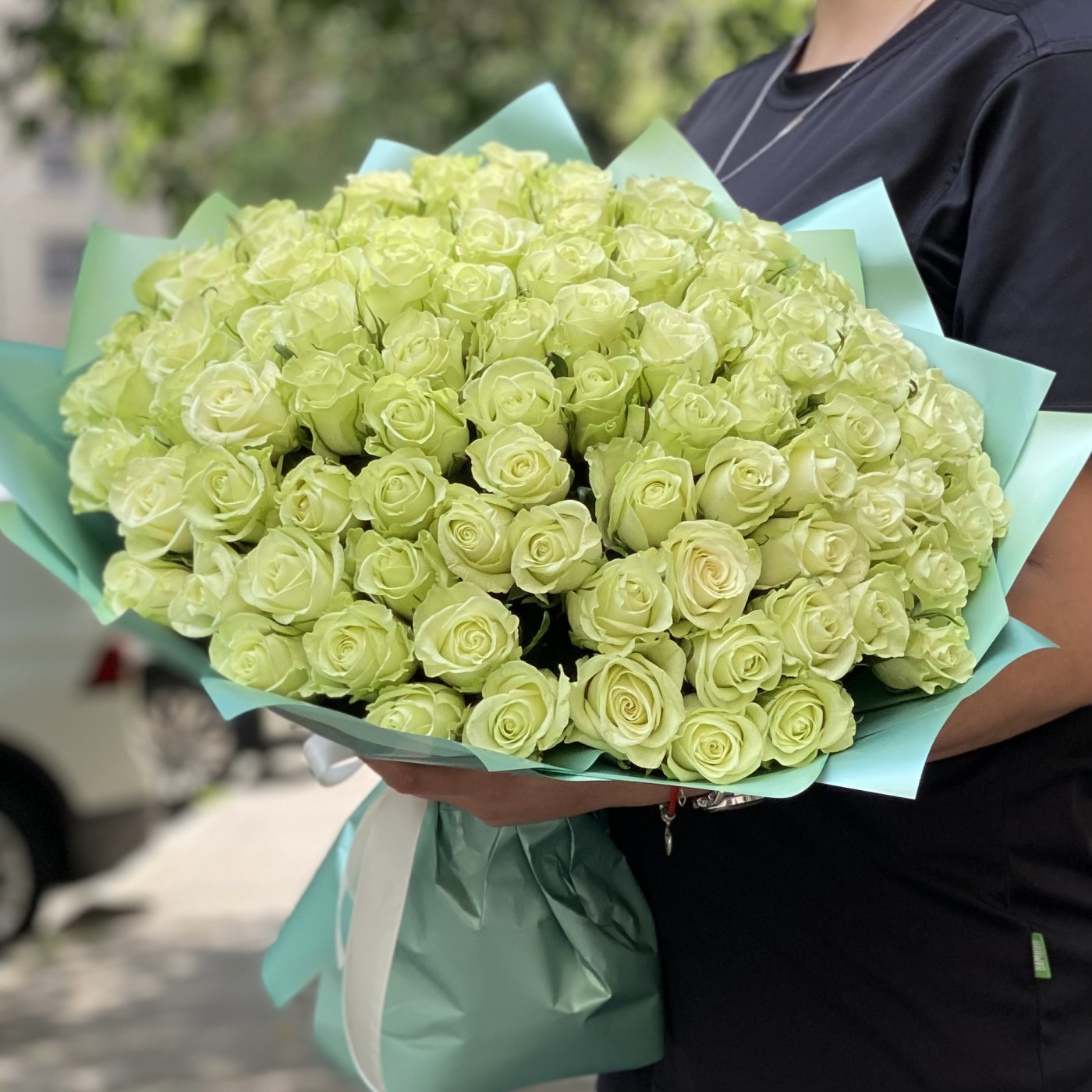 101 зеленая роза Ноель 40 см