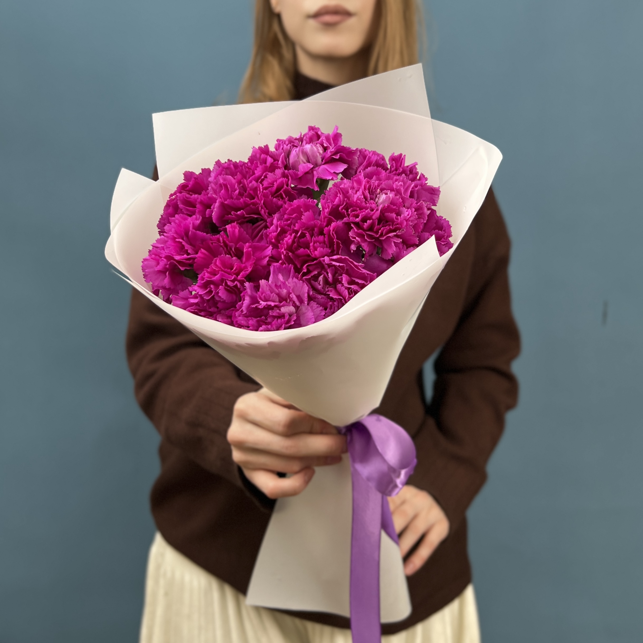 11 фиолетовых гвоздик