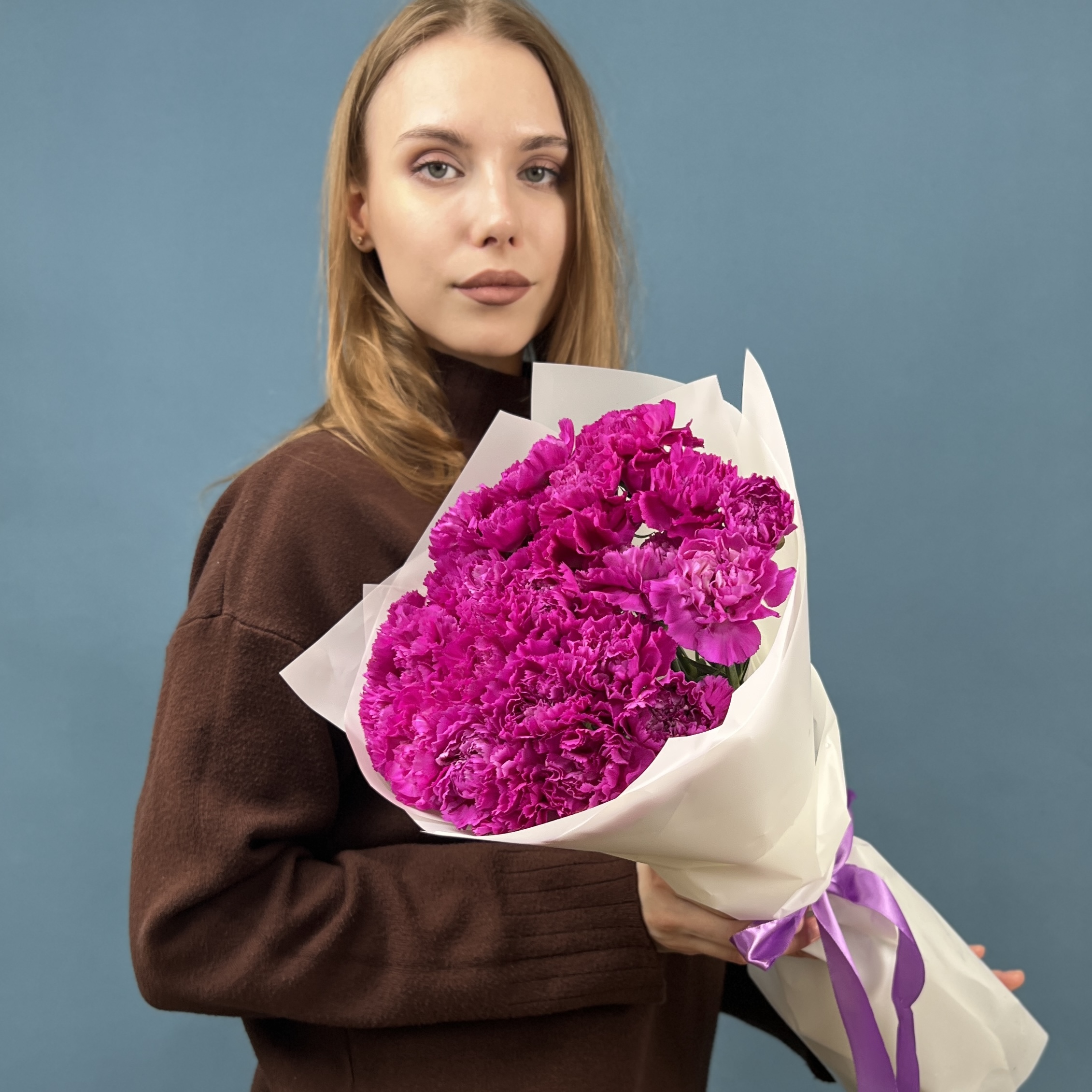 15 фиолетовых гвоздик