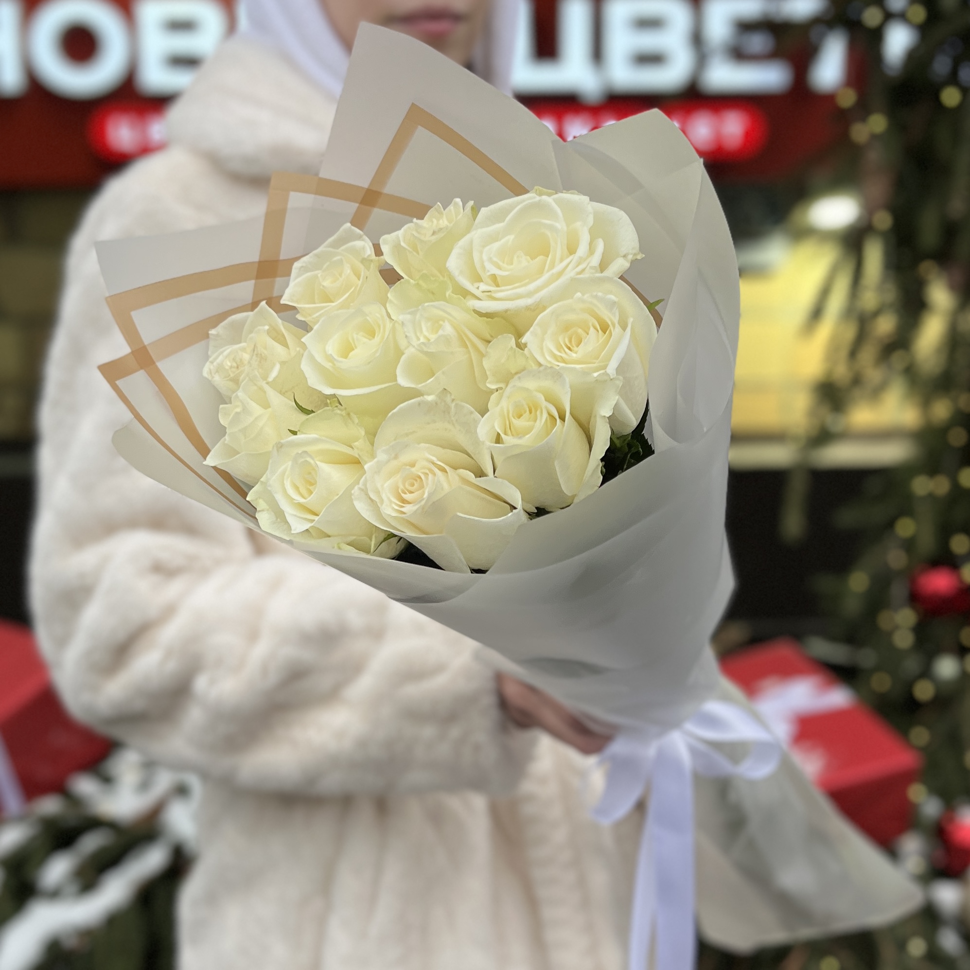 11 длинных белых роз 70 см