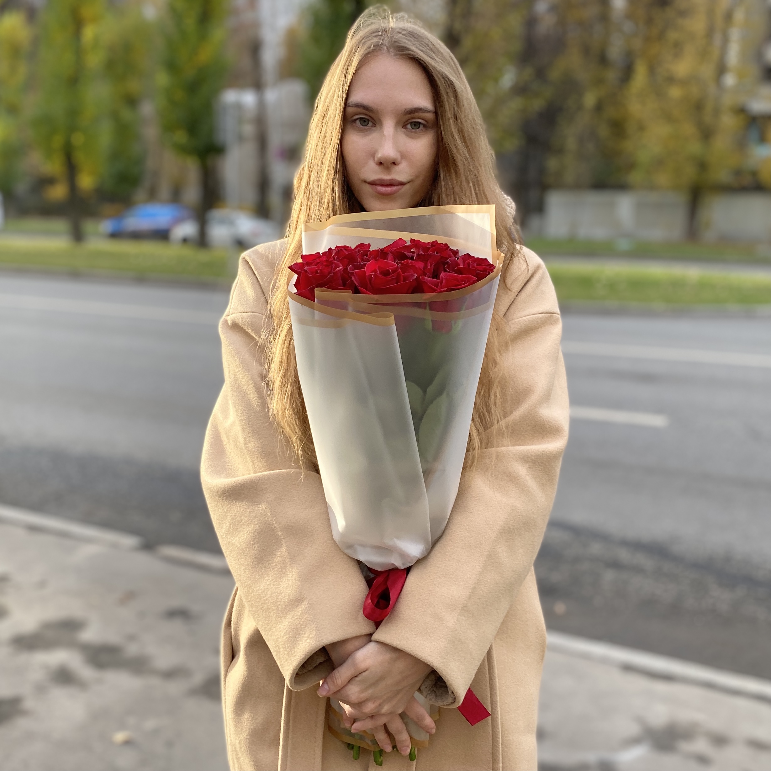 11 красных роз Эвер Ред 60 см