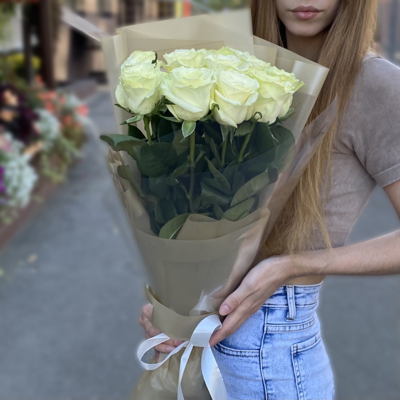 11 белых роз Мондиаль 60 см