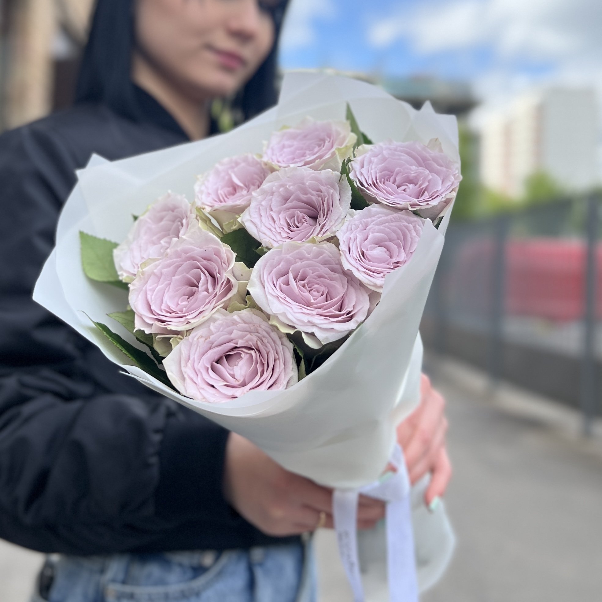 9 сиреневых роз Мемори Лейн 40 см