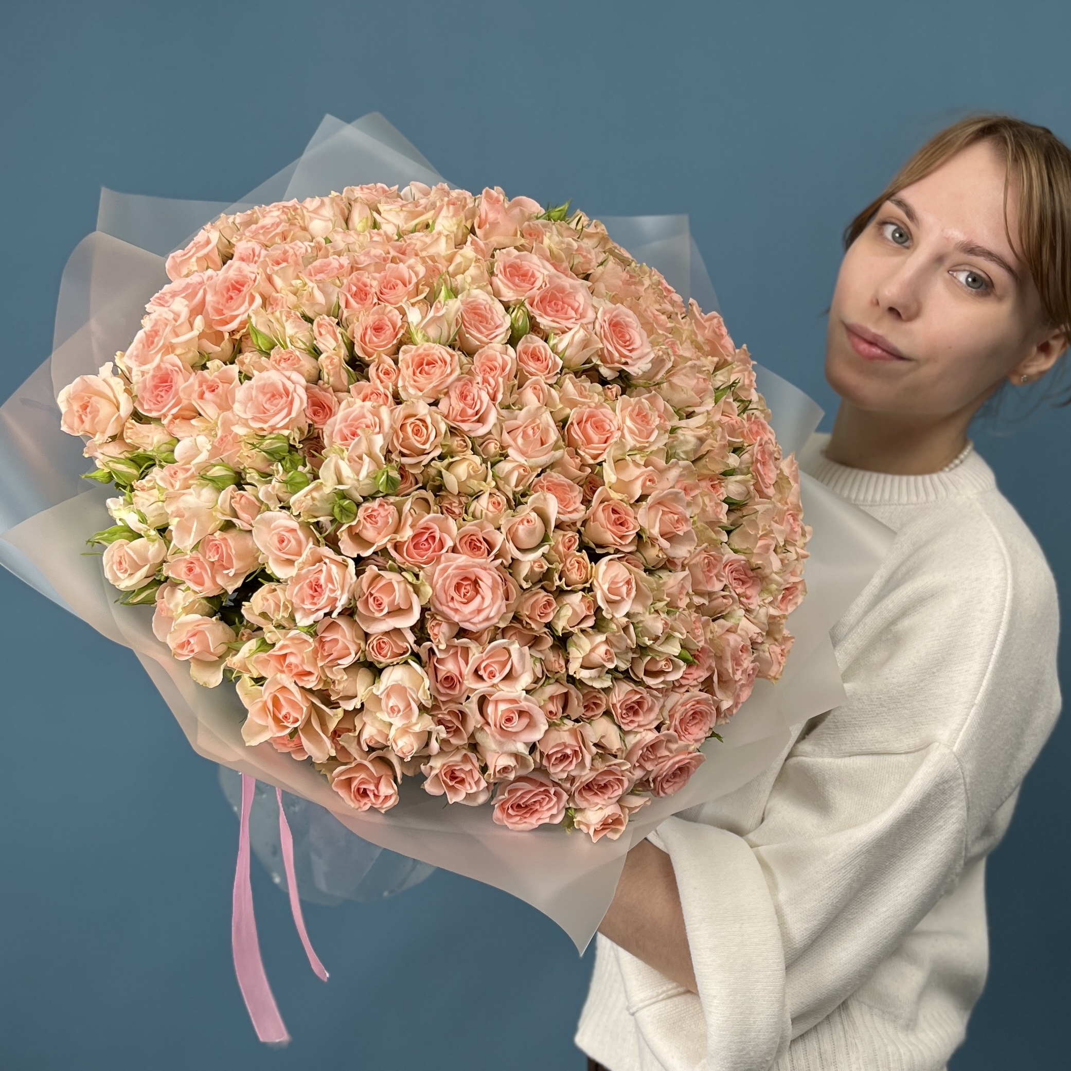 101 кустовая персиковая роза Свит Сара 40 см
