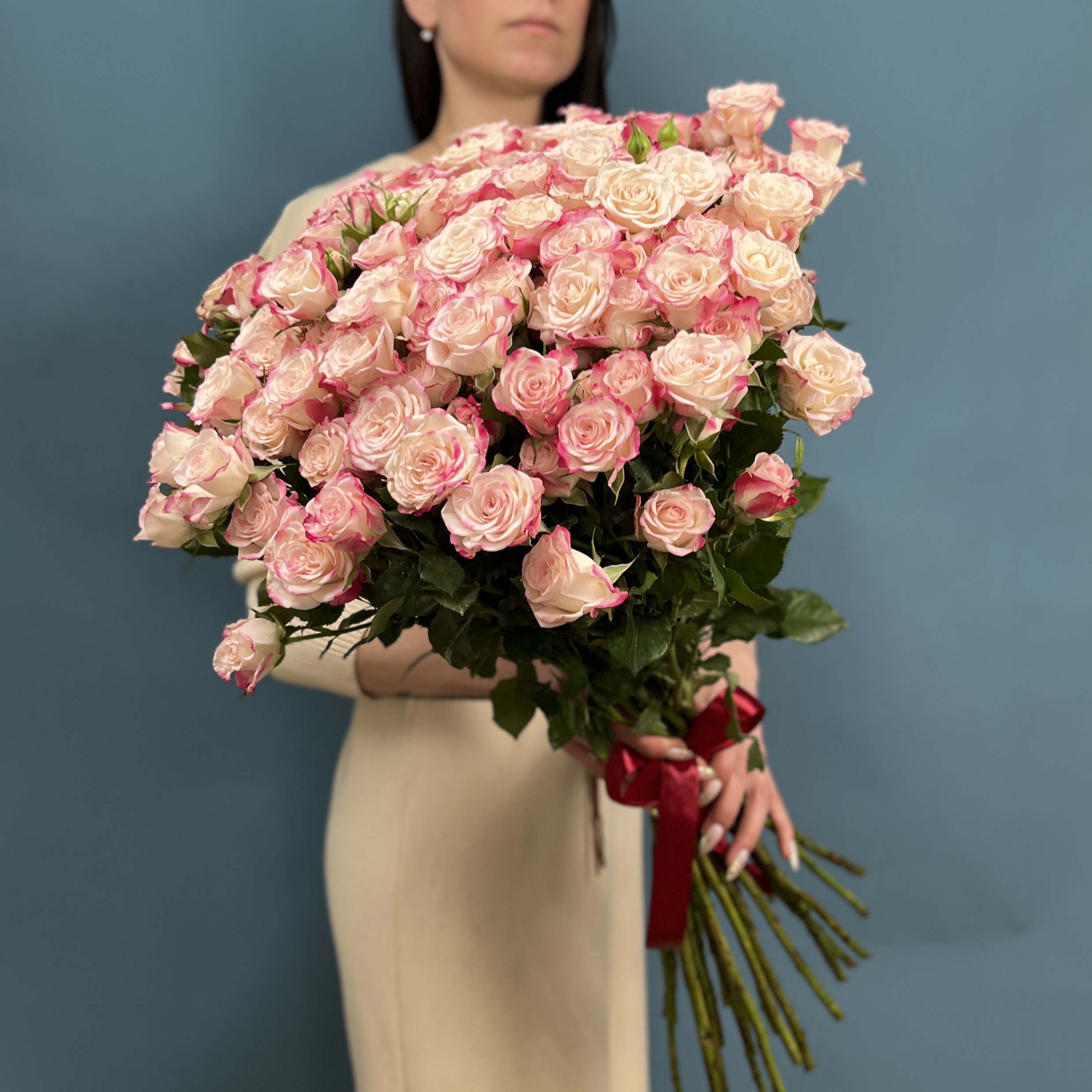 25 кустовых роз Рефлекс 70 см