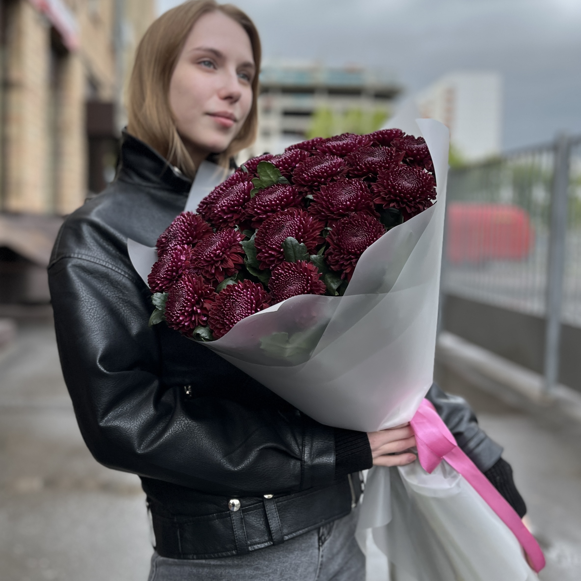 25 бордово-фиолетовых хризантем Покер
