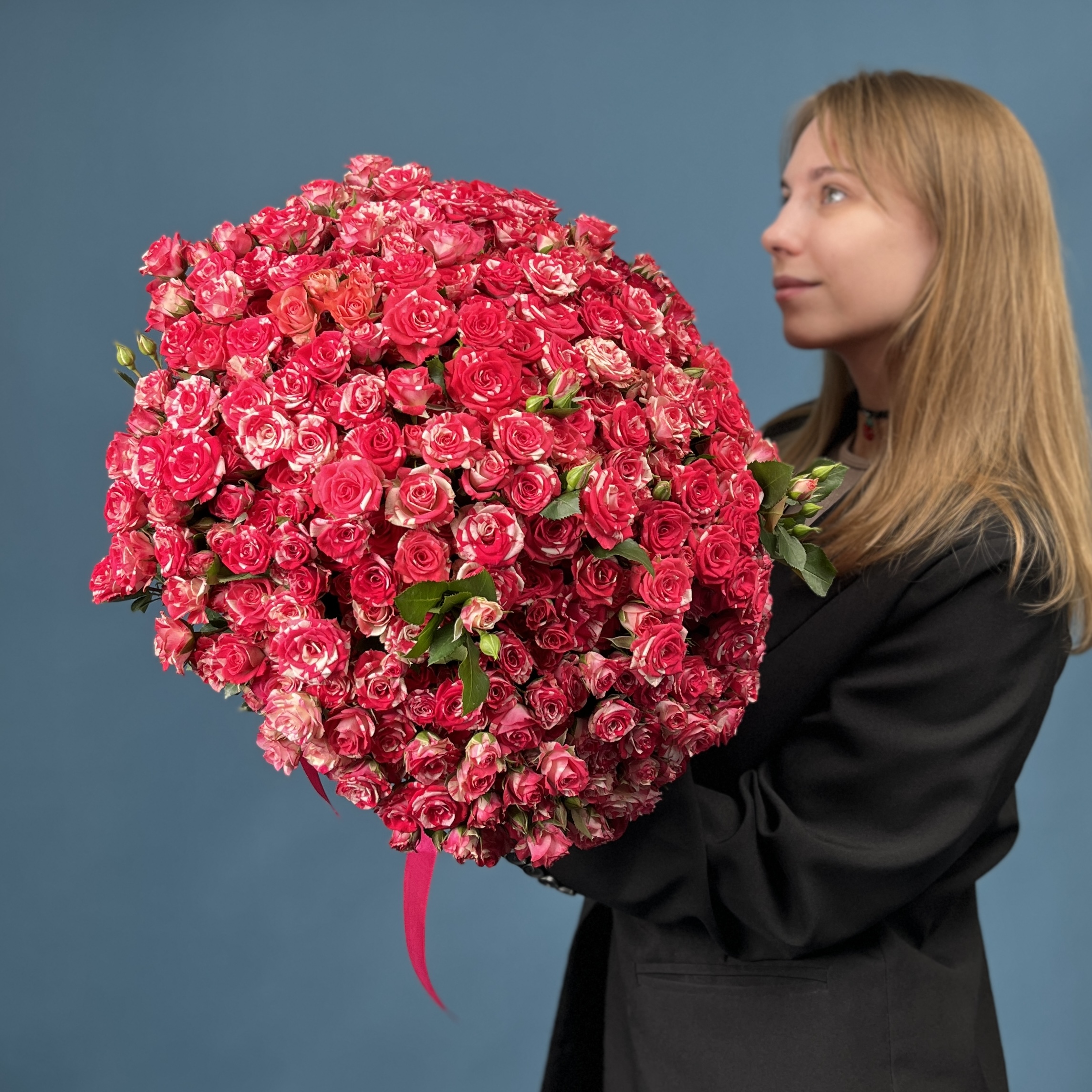 101 кустовая Роза Файрворкс 40 см