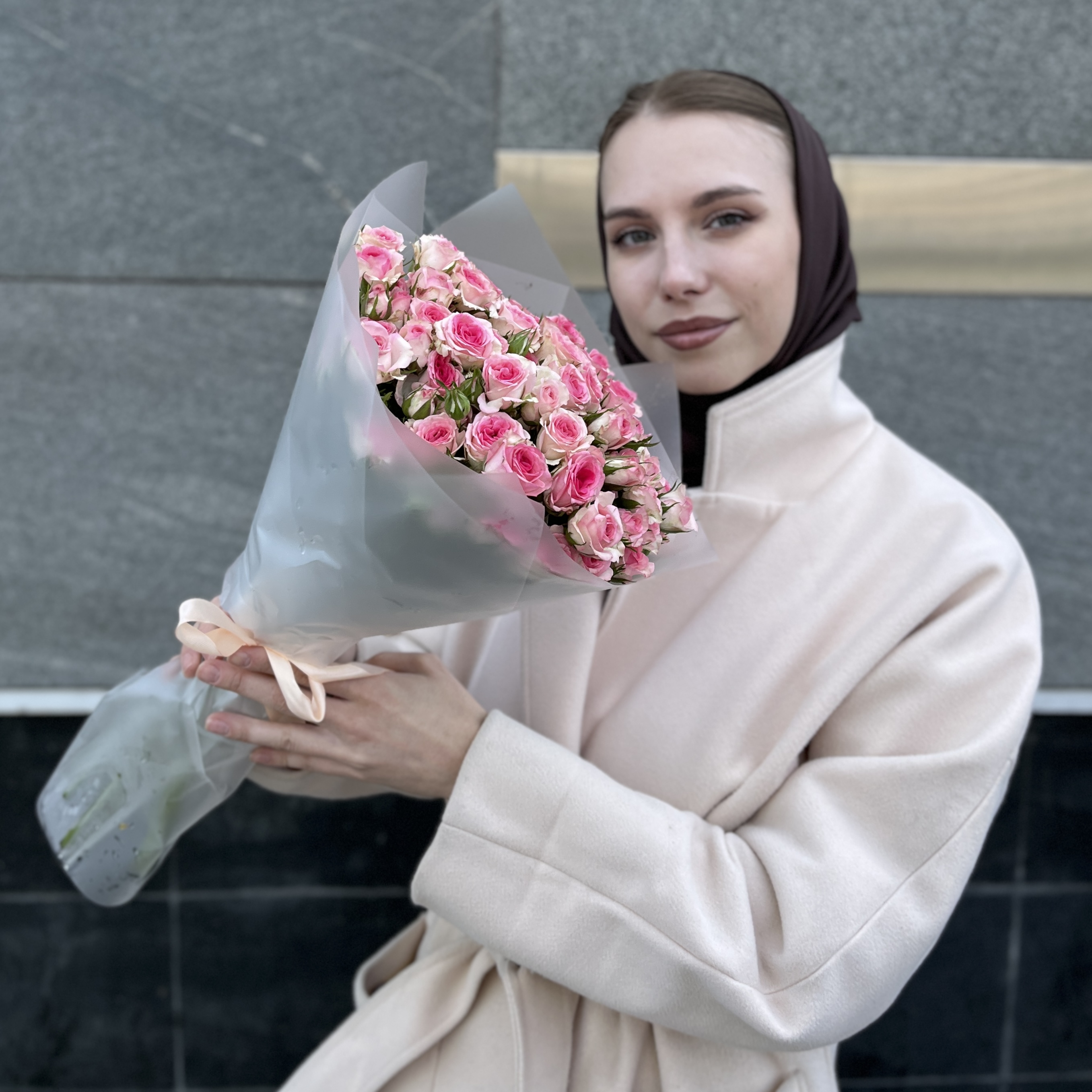 15 кустовых роз Тралала 40 см