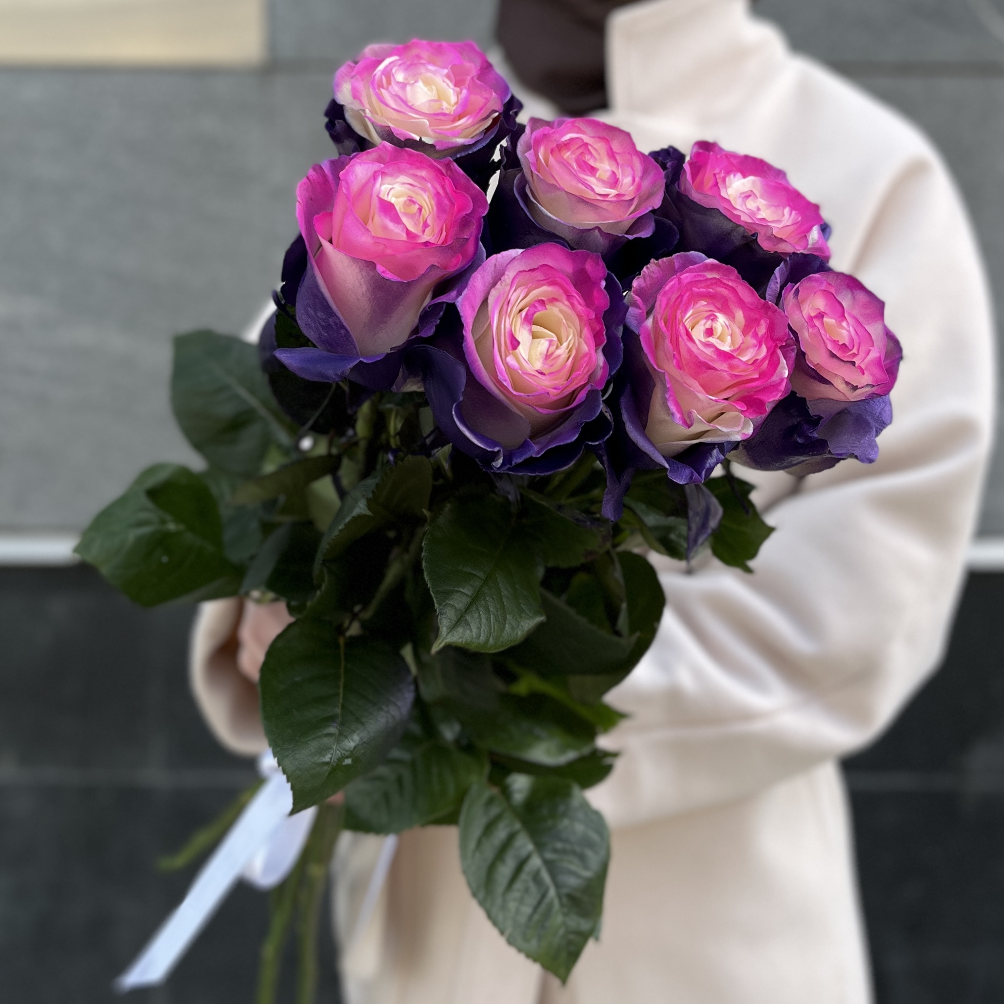 Радужная фиолетово - розовая роза 70 см