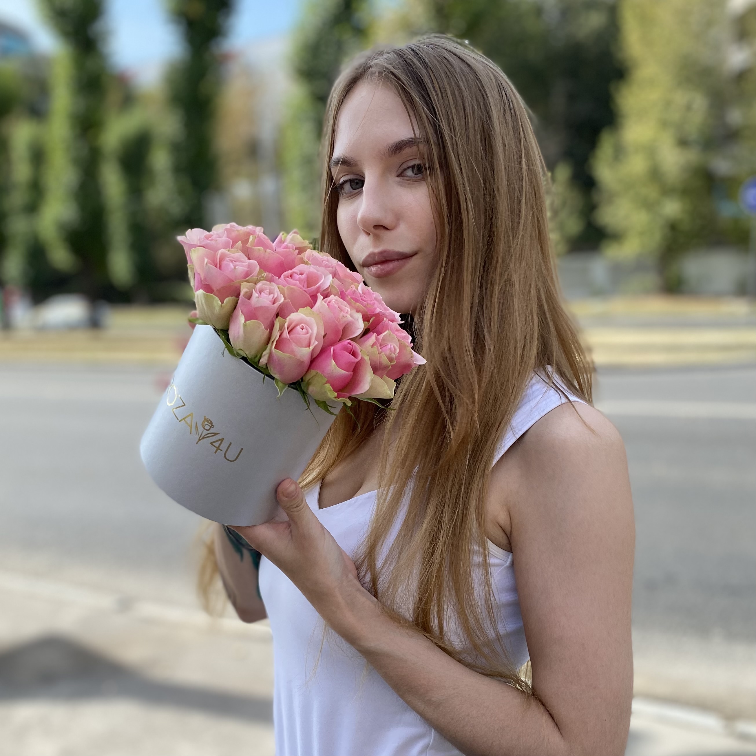15 роз бел-роз в коробке