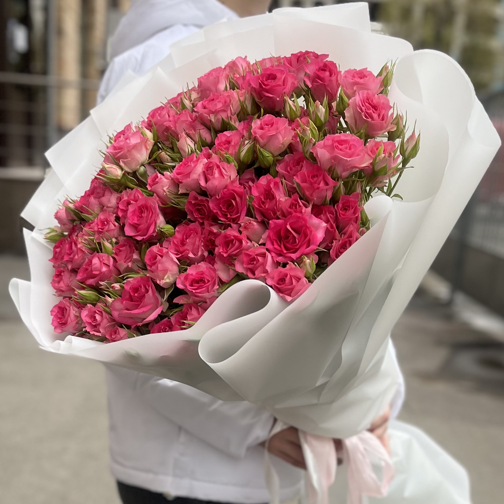 15 кустовых розовых роз Рупски 70 см