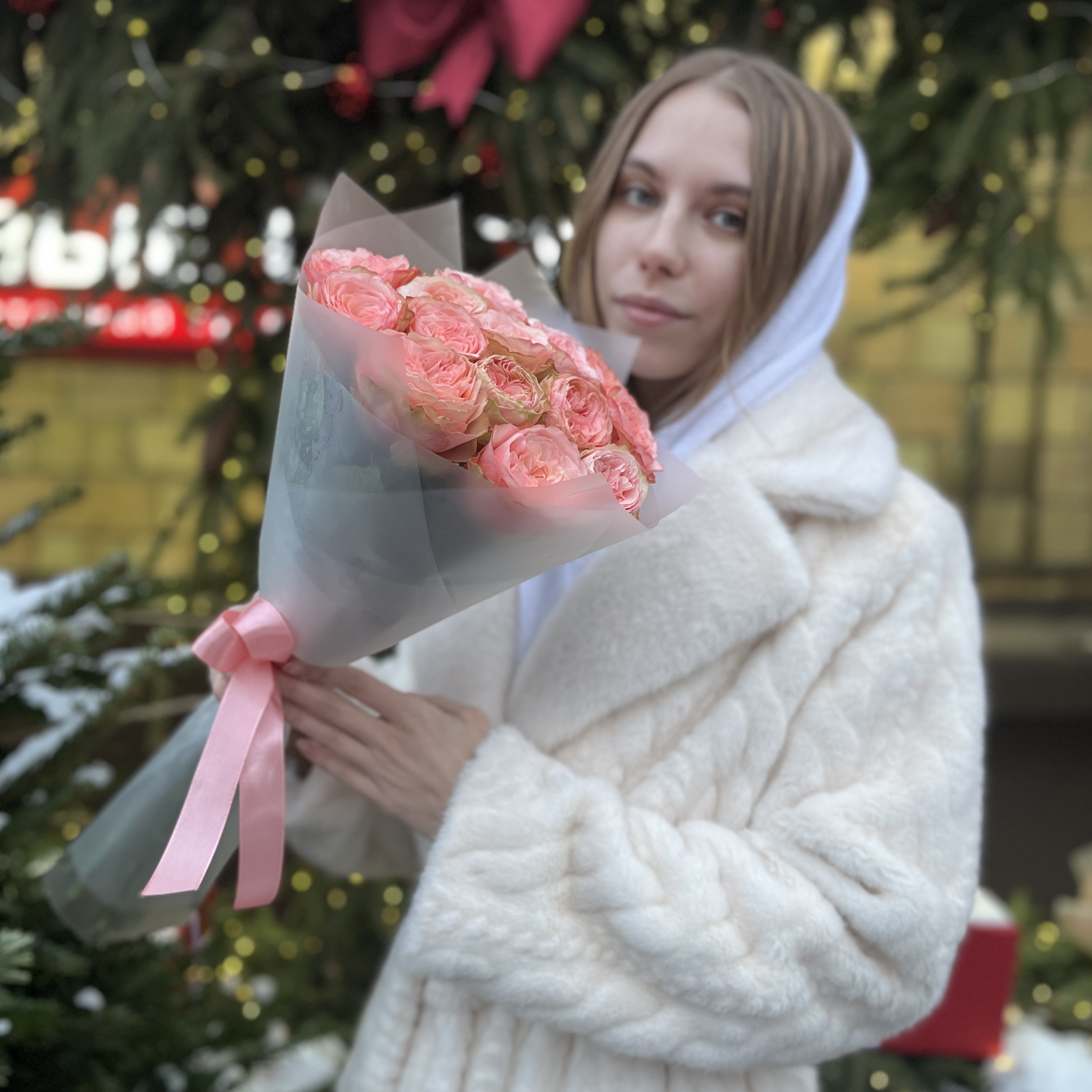 15 пионовидных роз Кахала 50 см