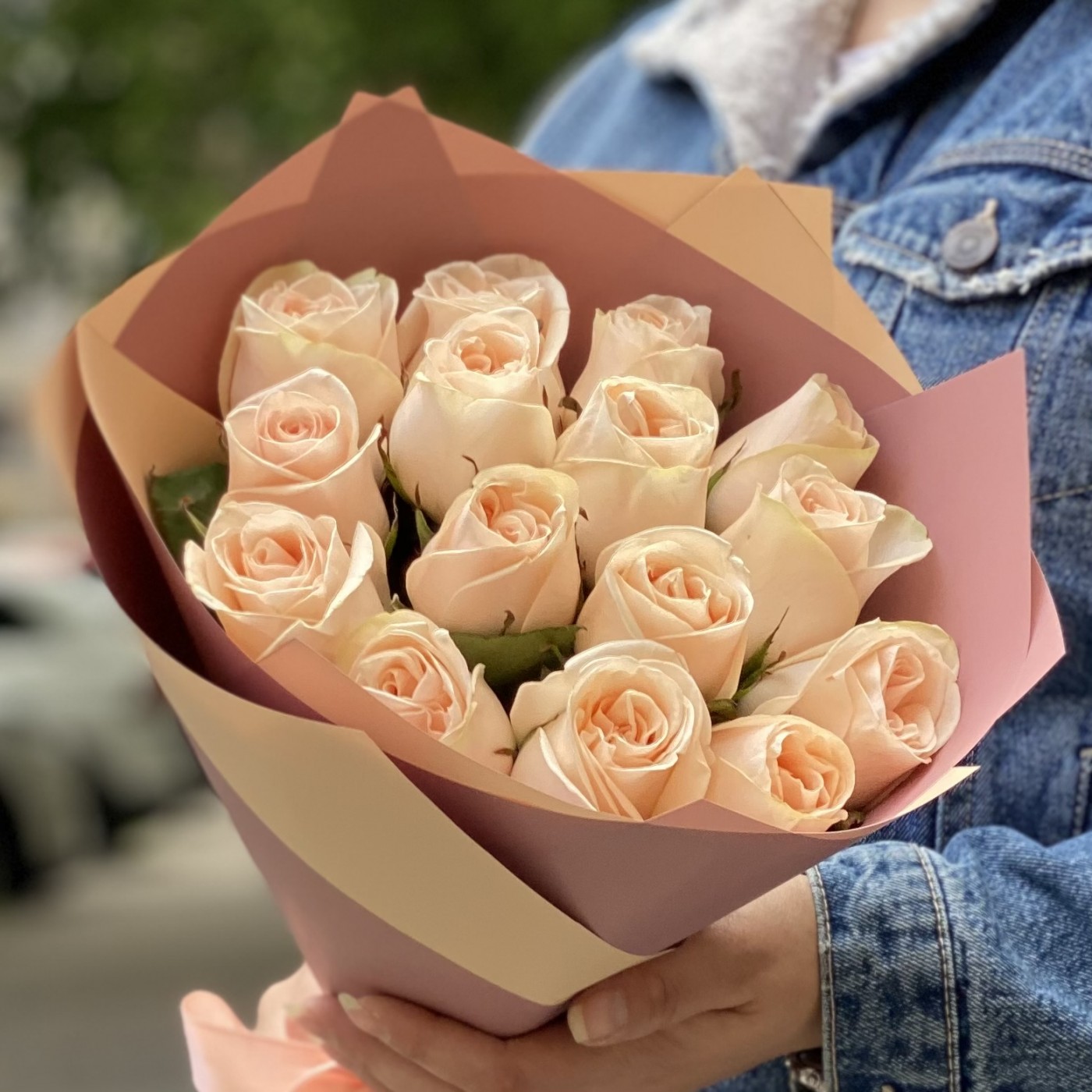 15 пионовидных роз Модести
