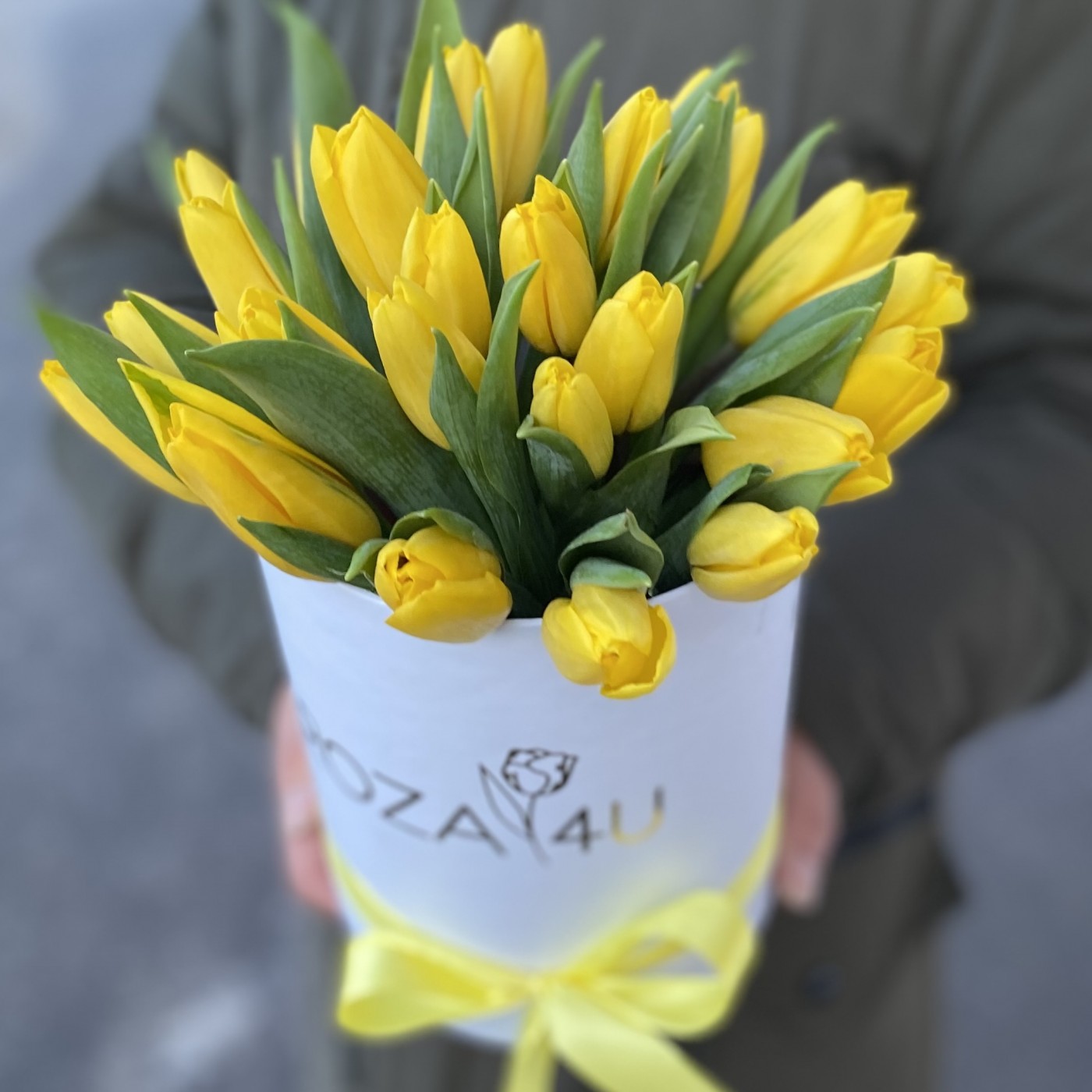 25 желтых тюльпанов в коробке