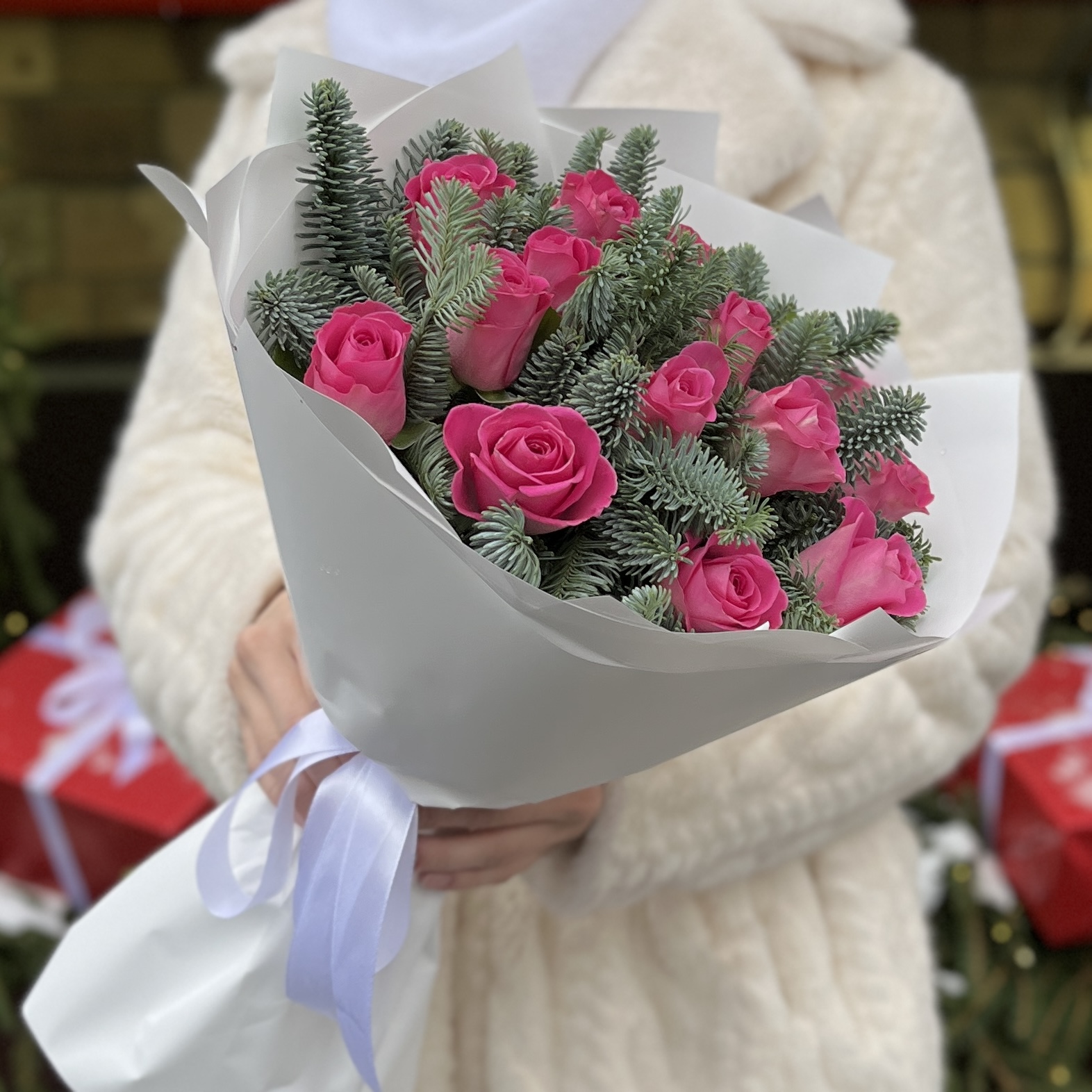 15 розовых роз с нобилисом