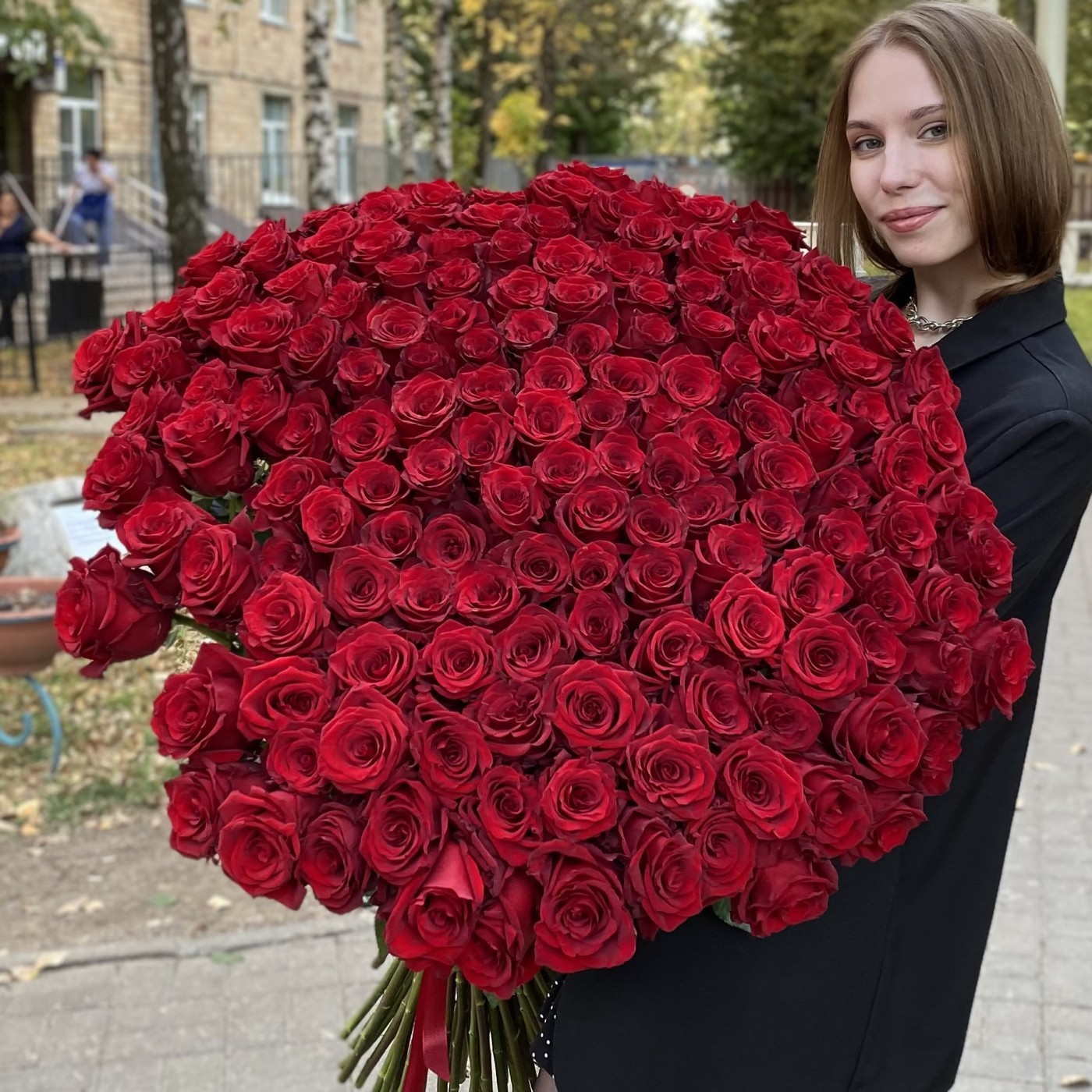 101 ароматная красная роза 120 см
