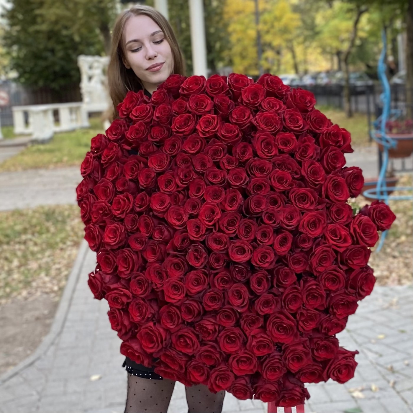 101 ароматная красная роза 120 см