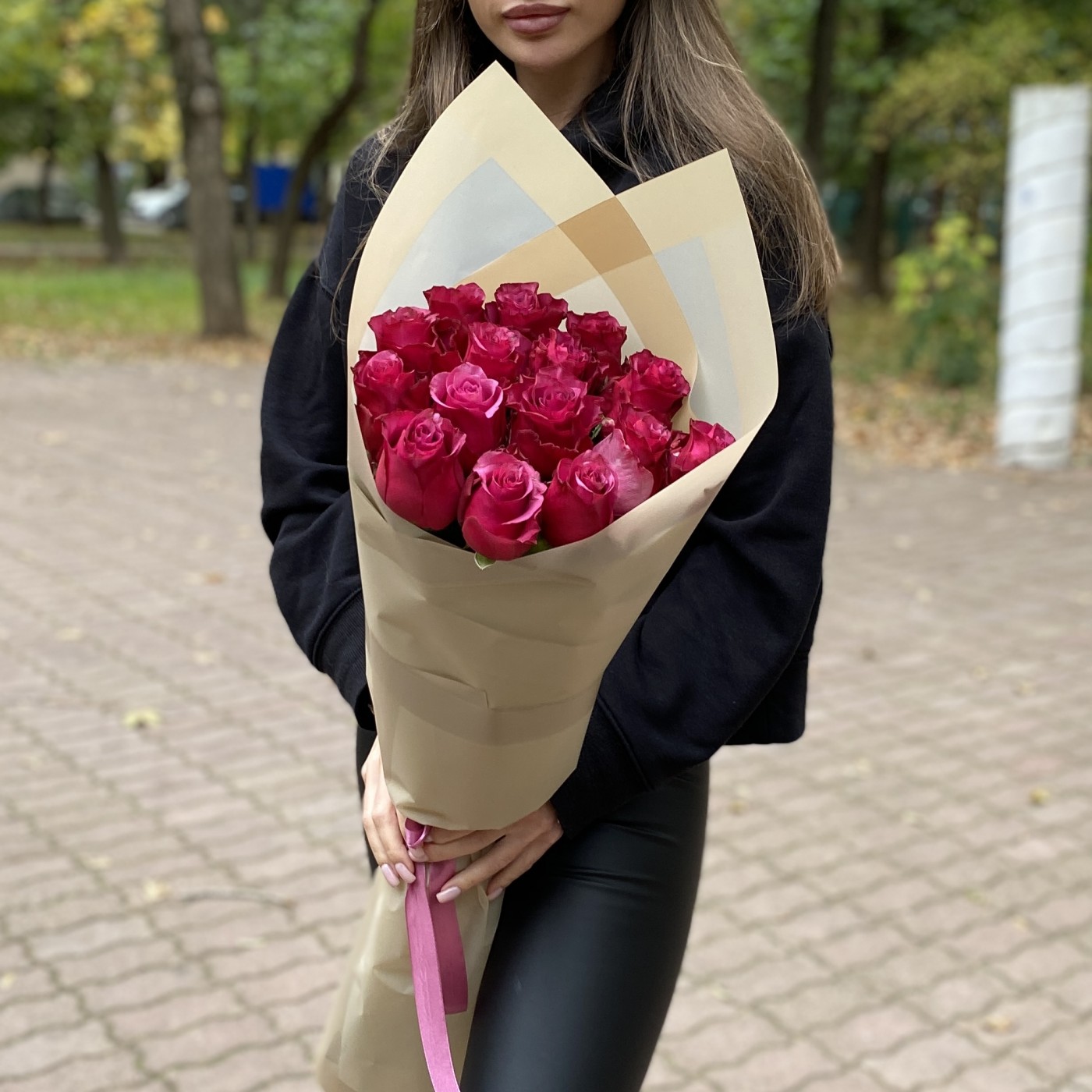 15 малиновых роз Мели