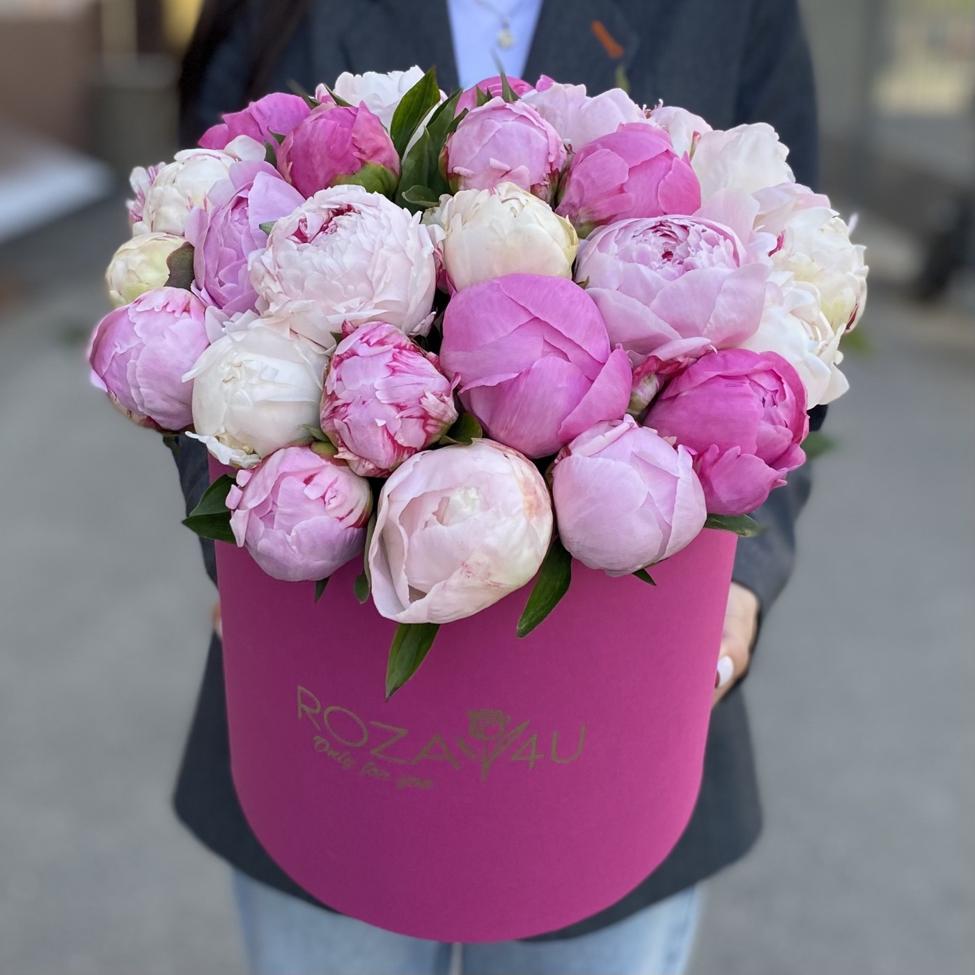25 пионов Микс в коробке