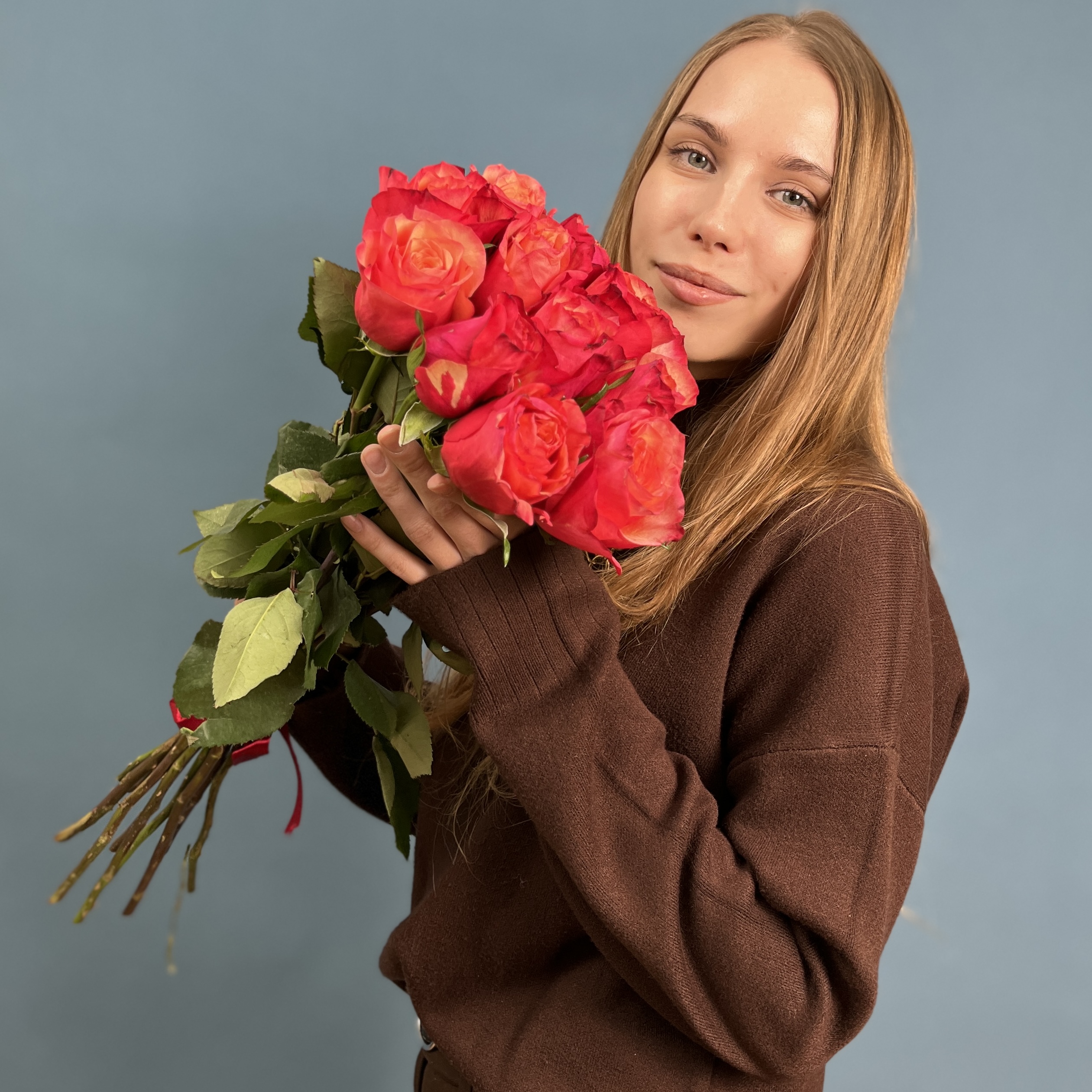 11 ярких роз Боргат 60 см