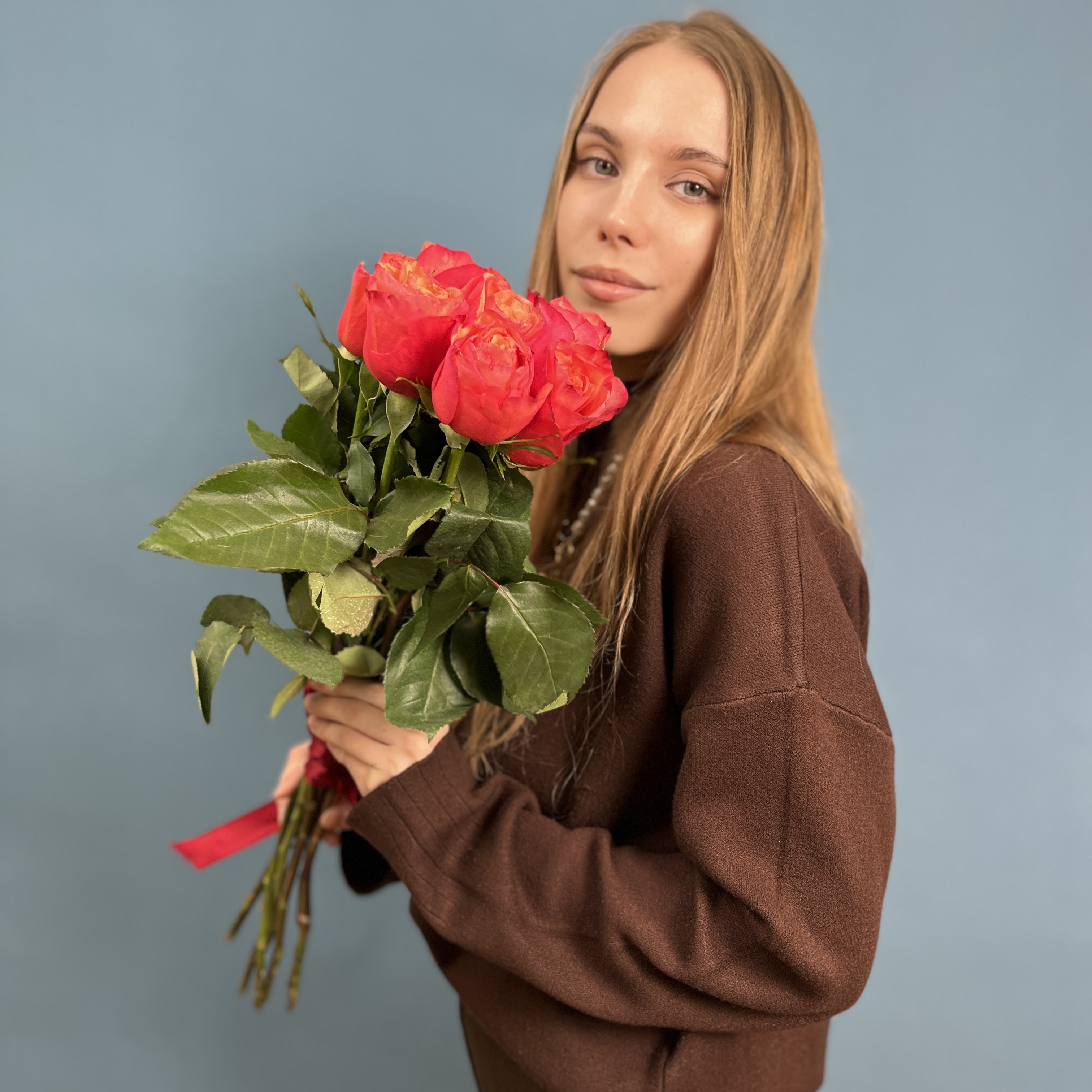 7 ярких роз Боргат 60см