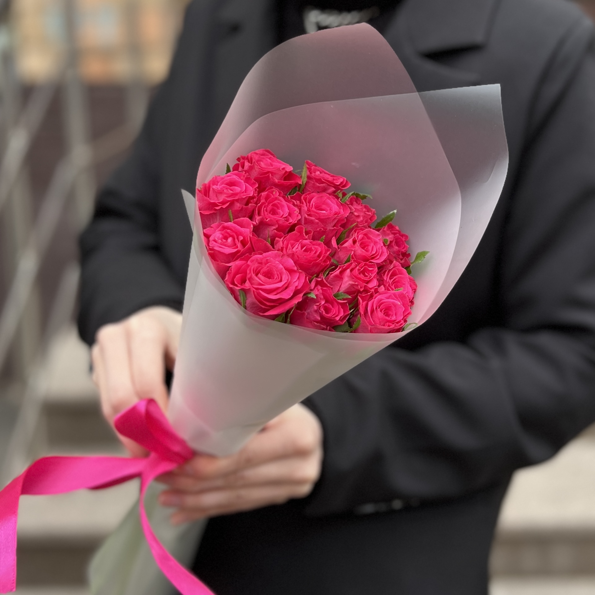 15 малиновых роз Вайлд Калипсо