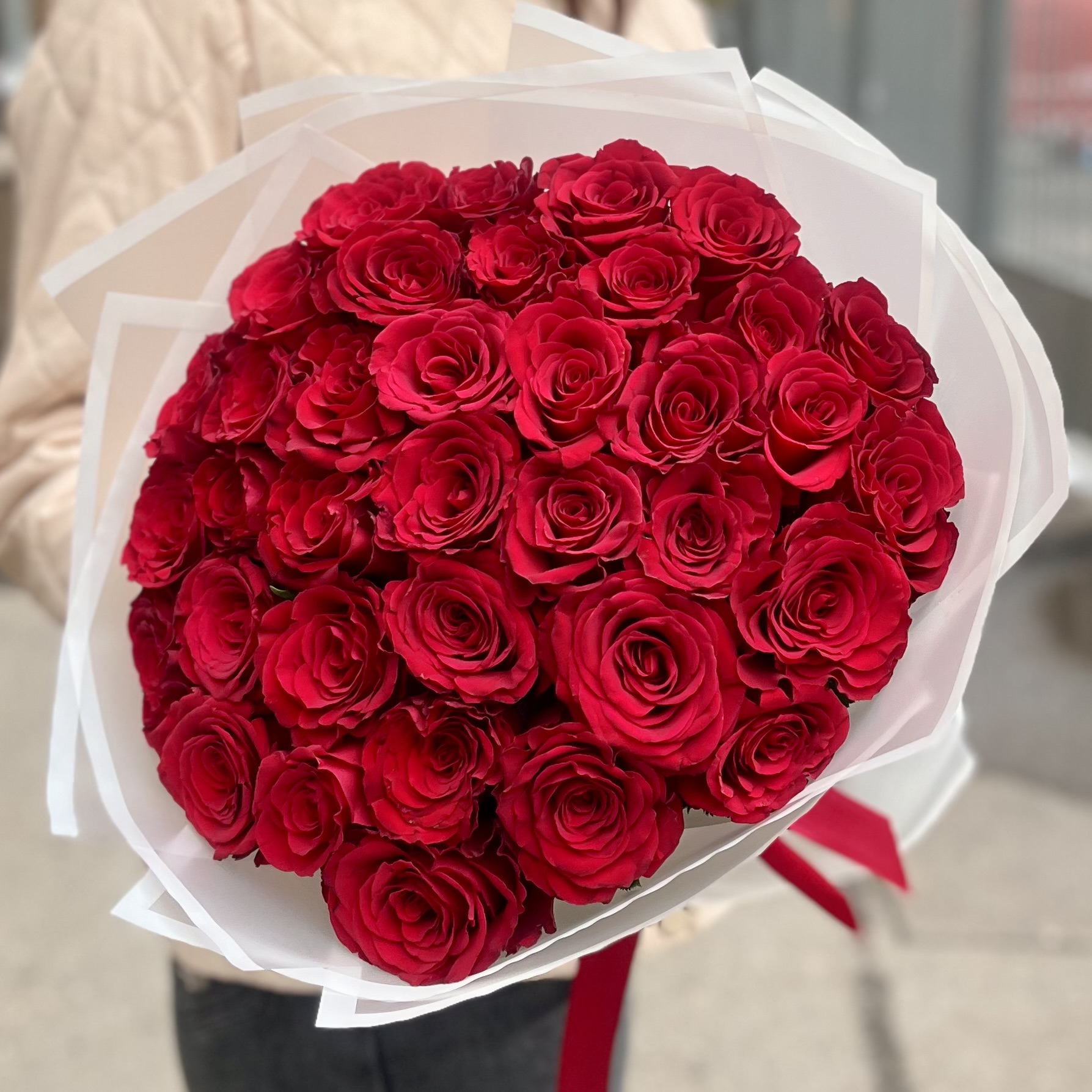35 красных роз Махе