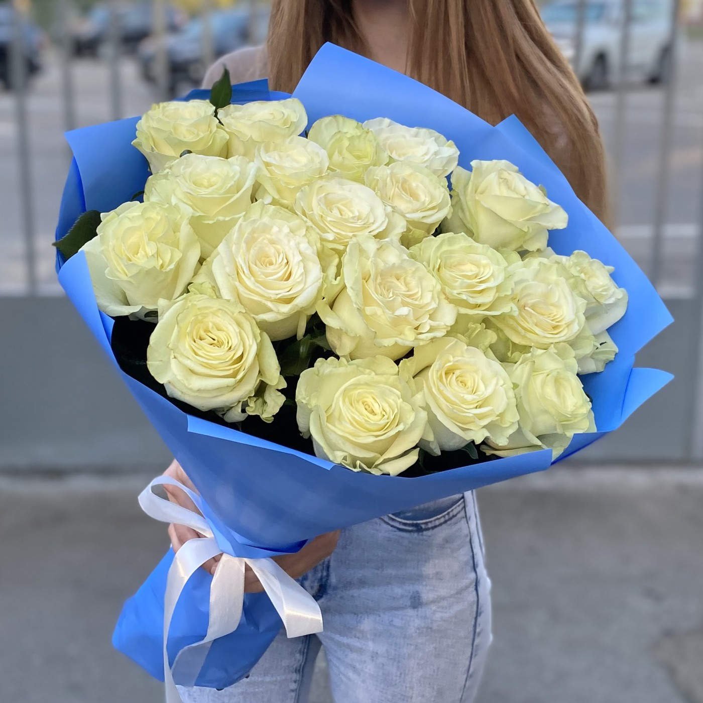 19 белых роз Мондиаль