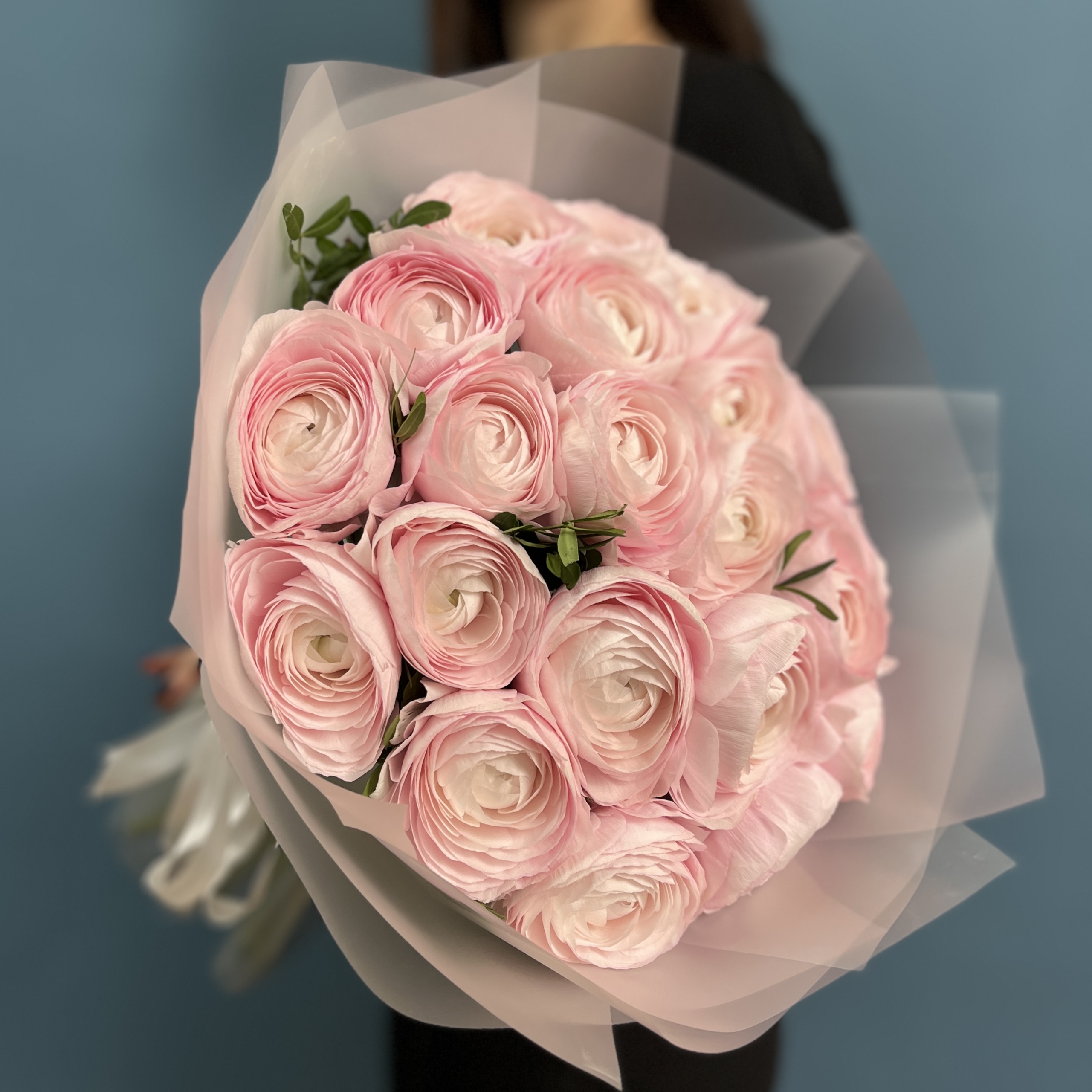 21 розовый ранункулюс