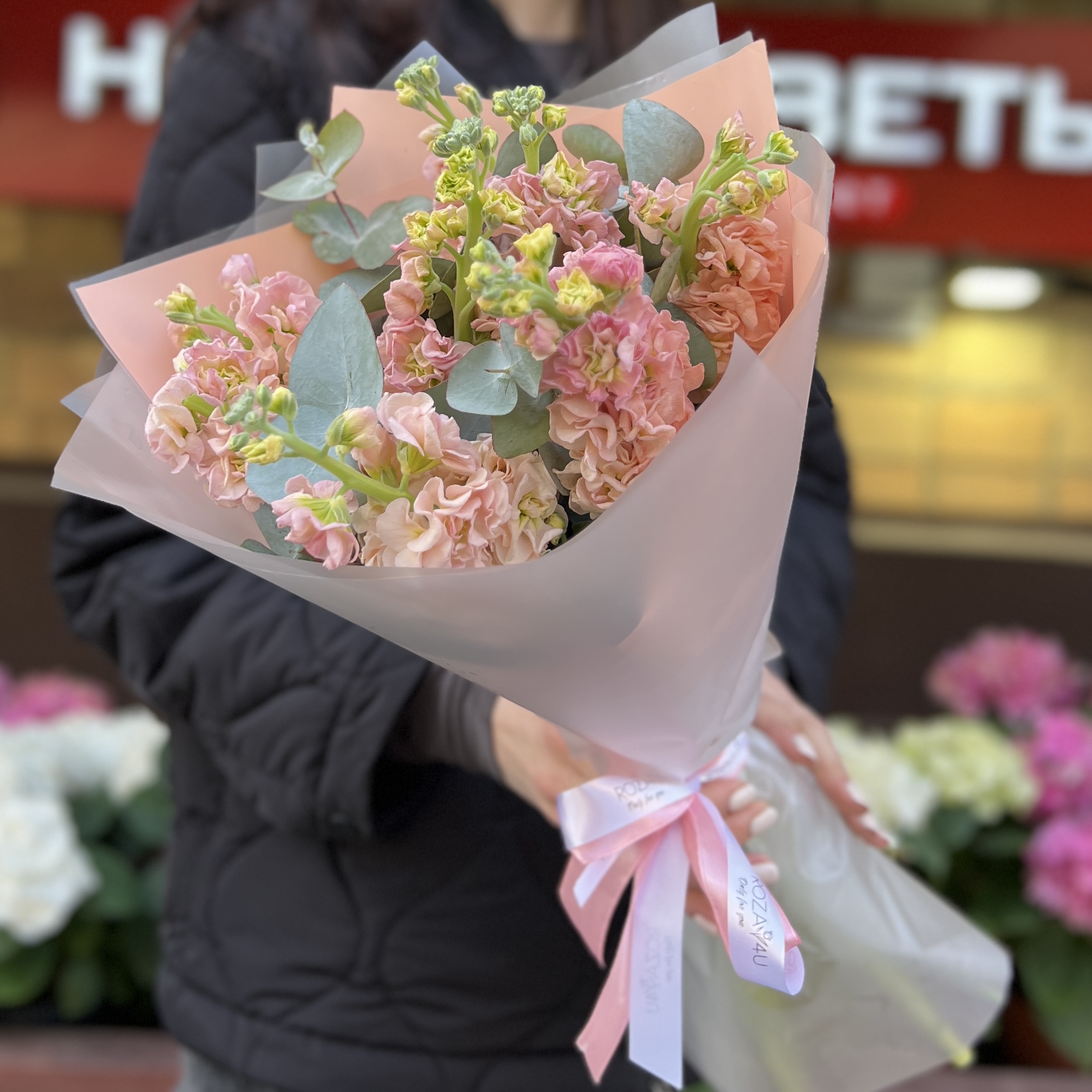 9 персиковых маттиол с эвкалиптом