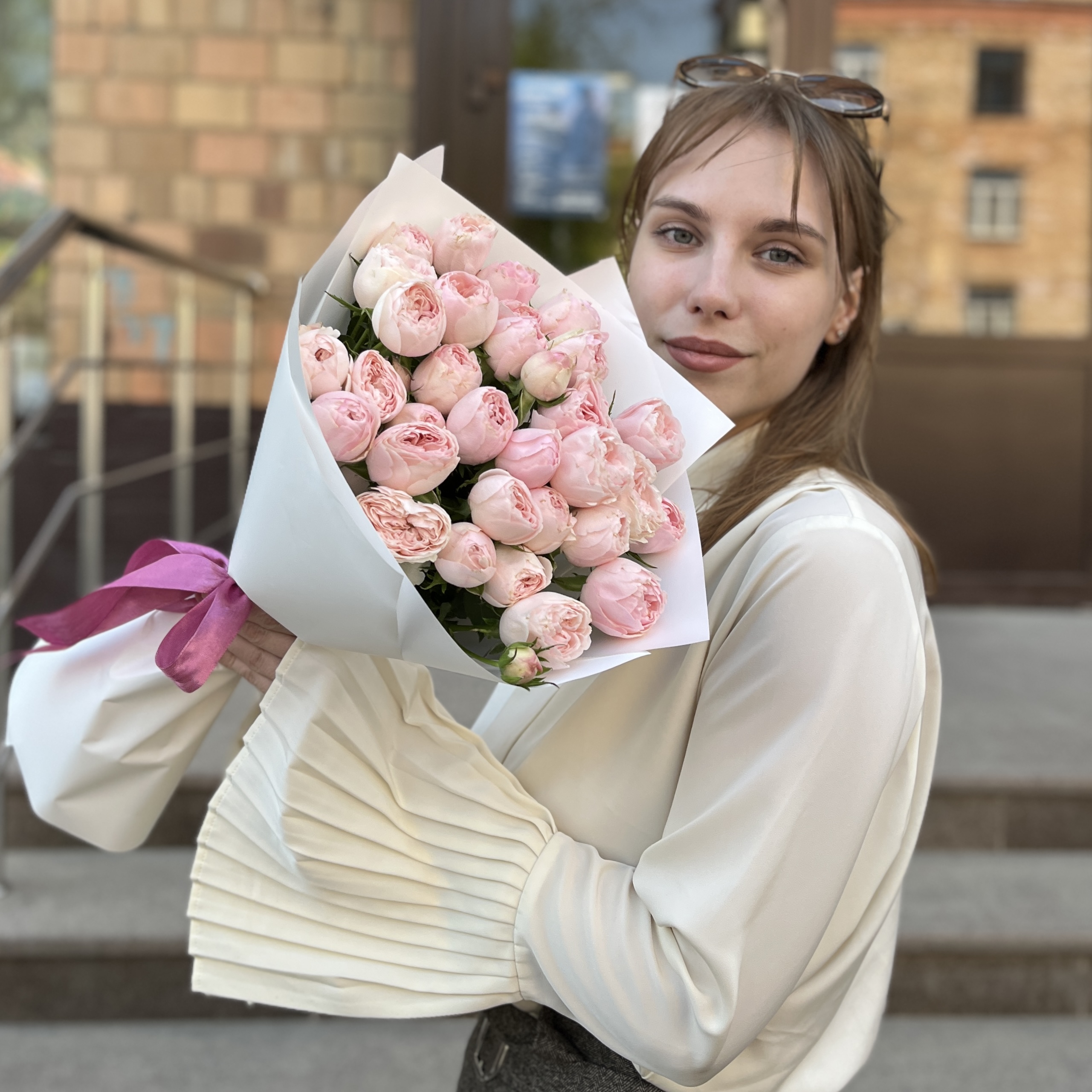 11 кустовых пионовидных роз Мансфилд Пинк Парк 50 см