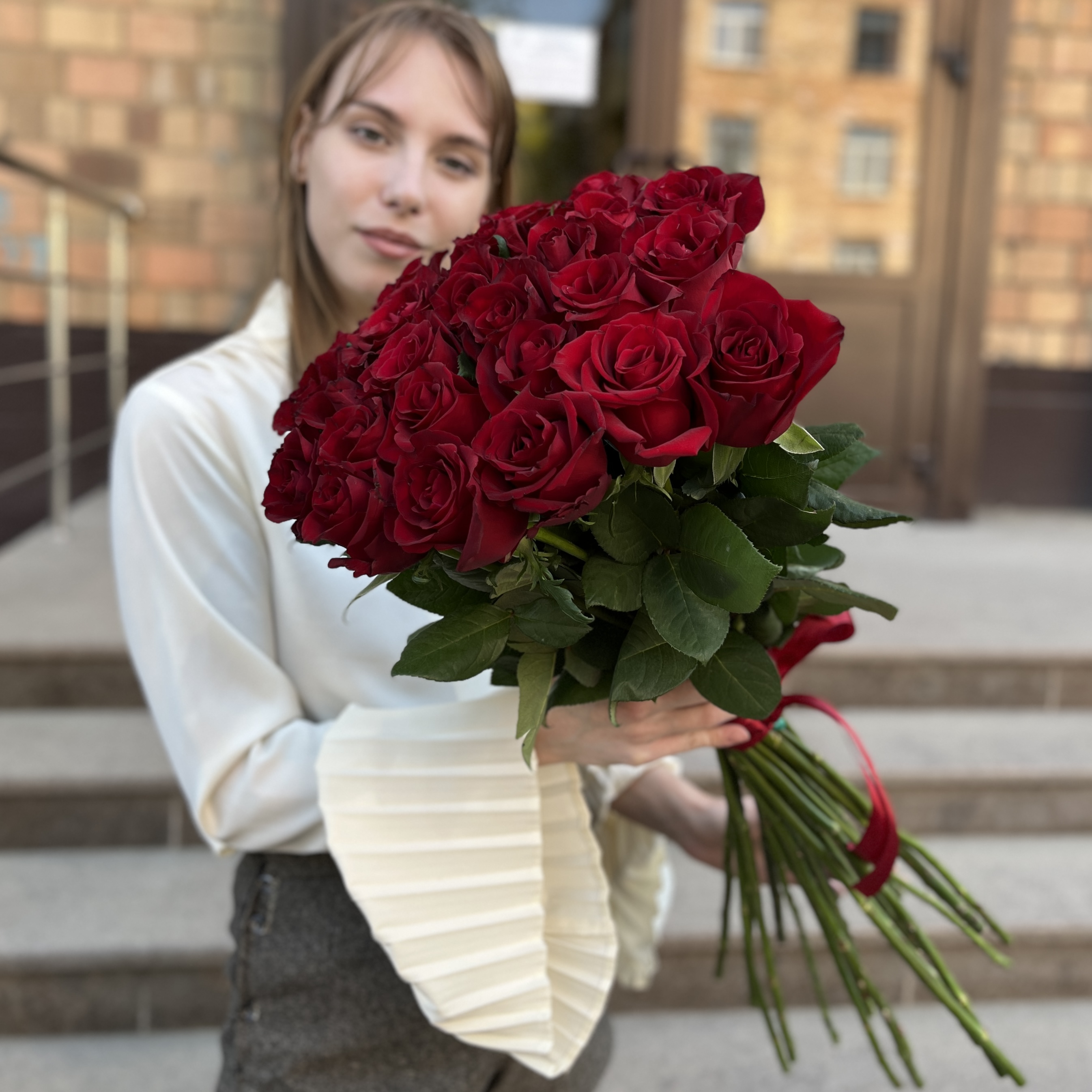 15 красных роз Эвер ред 70 см