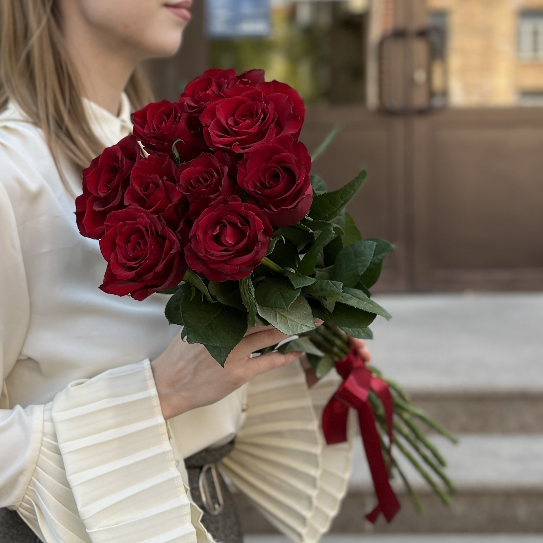 9 красных роз Эвер ред 70 см
