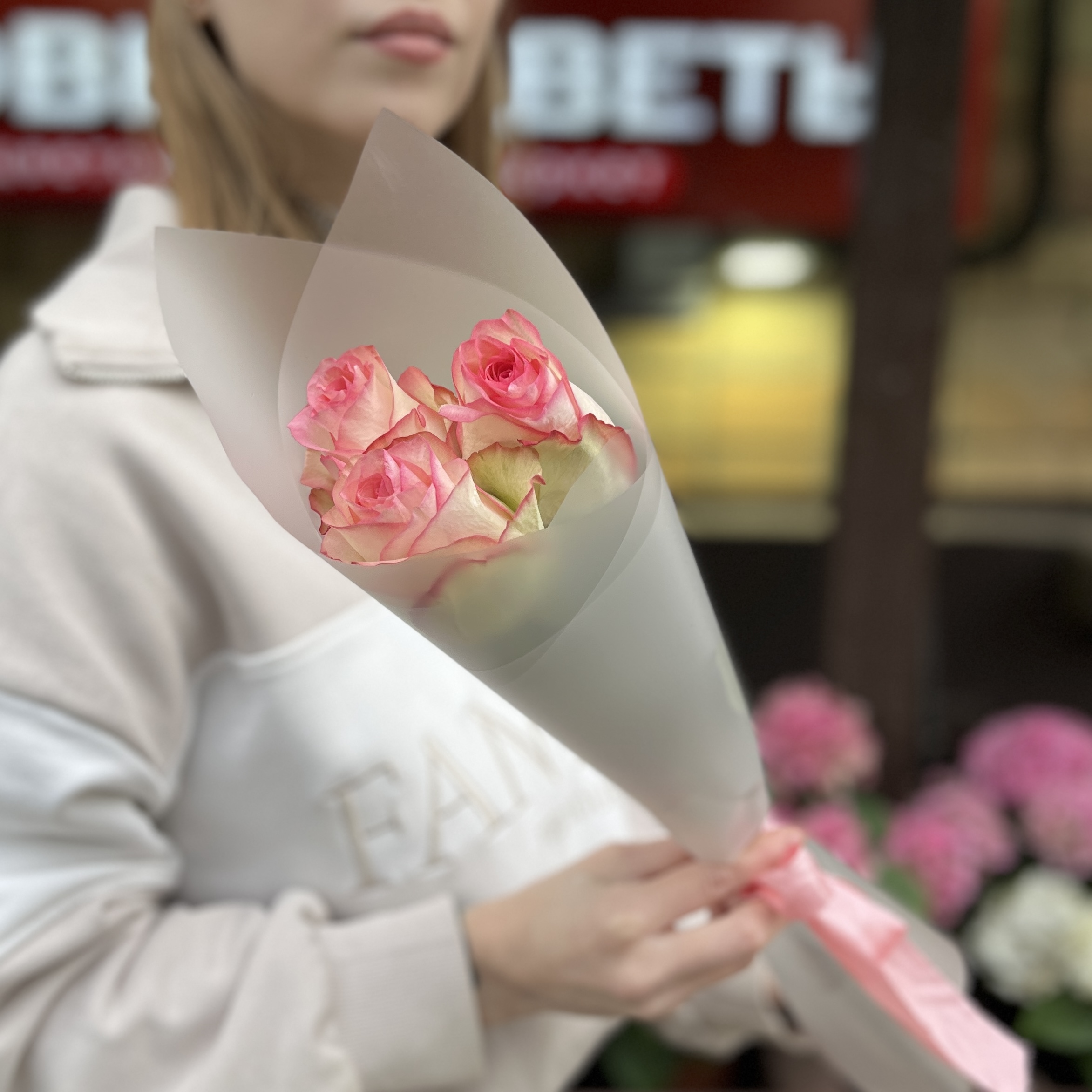 3 нежные розы Джумилия 50 см