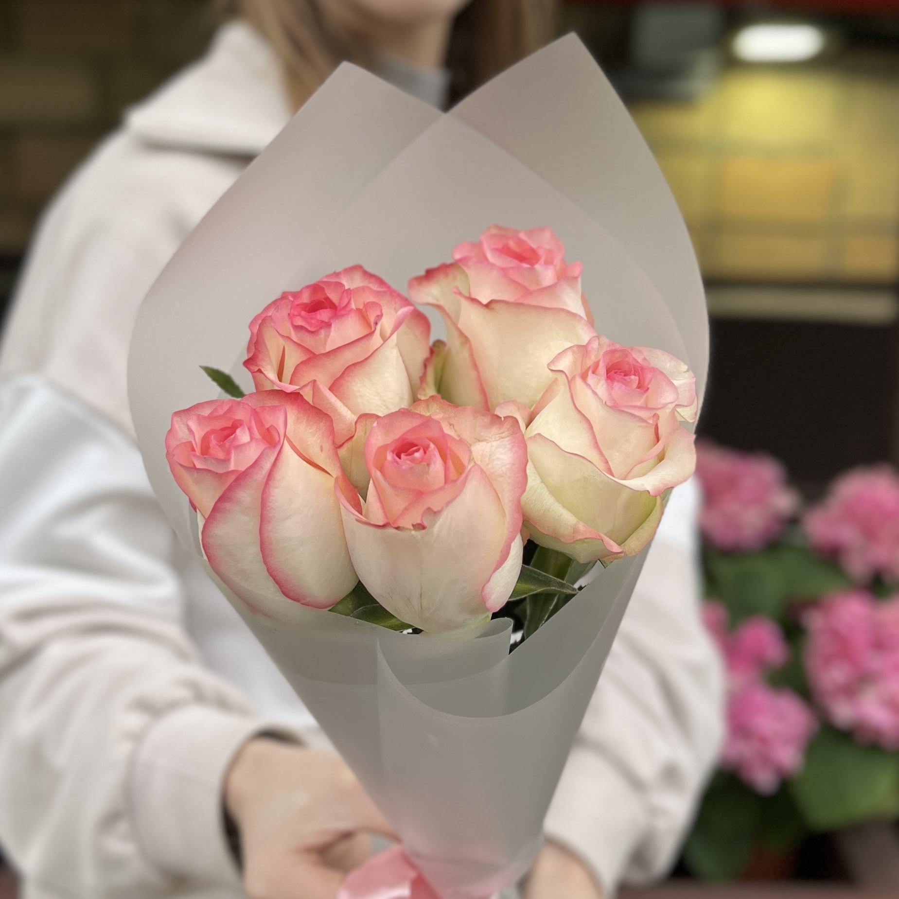 5 нежных роз Джумилия 50 см