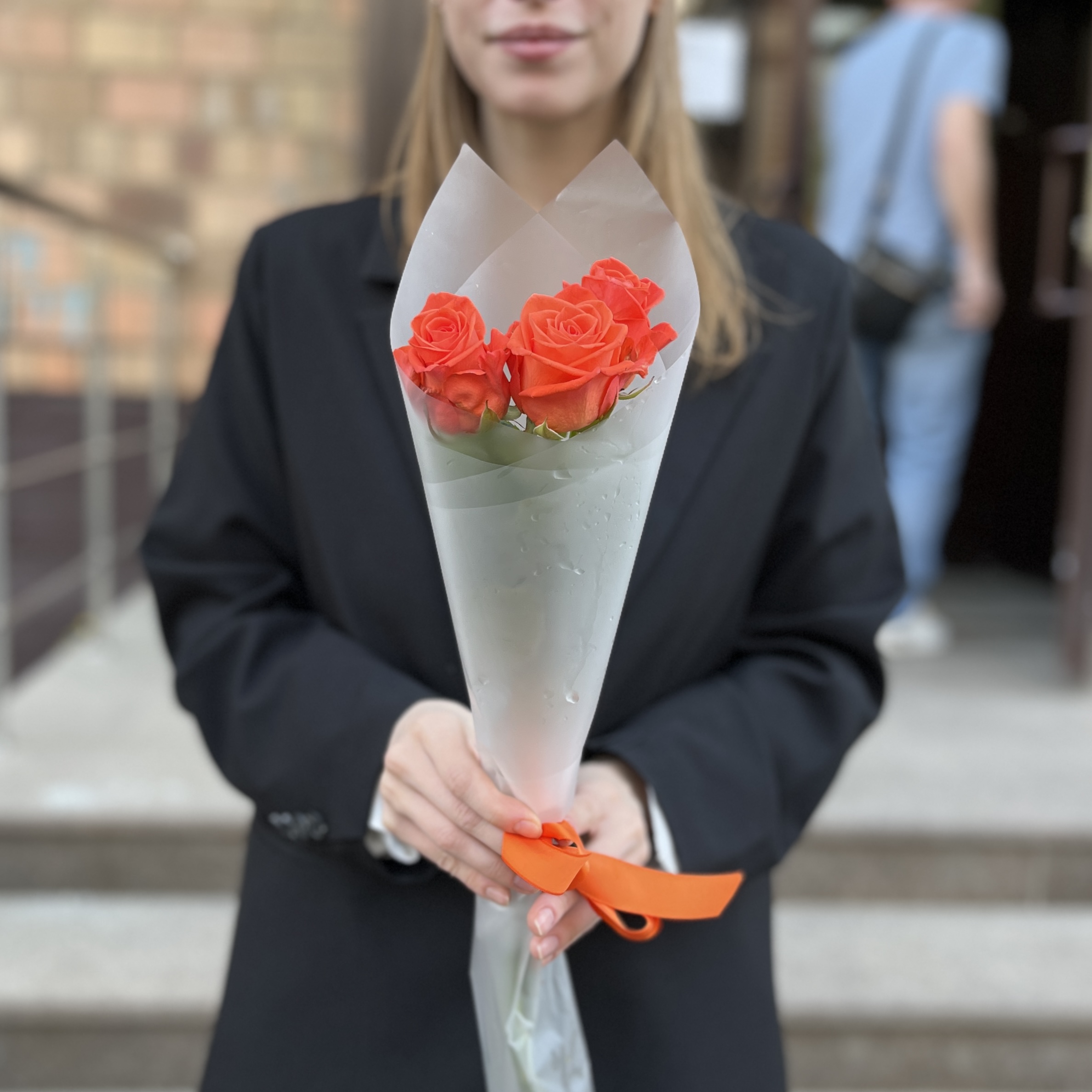 3 оранжевых розы Вау 50 см
