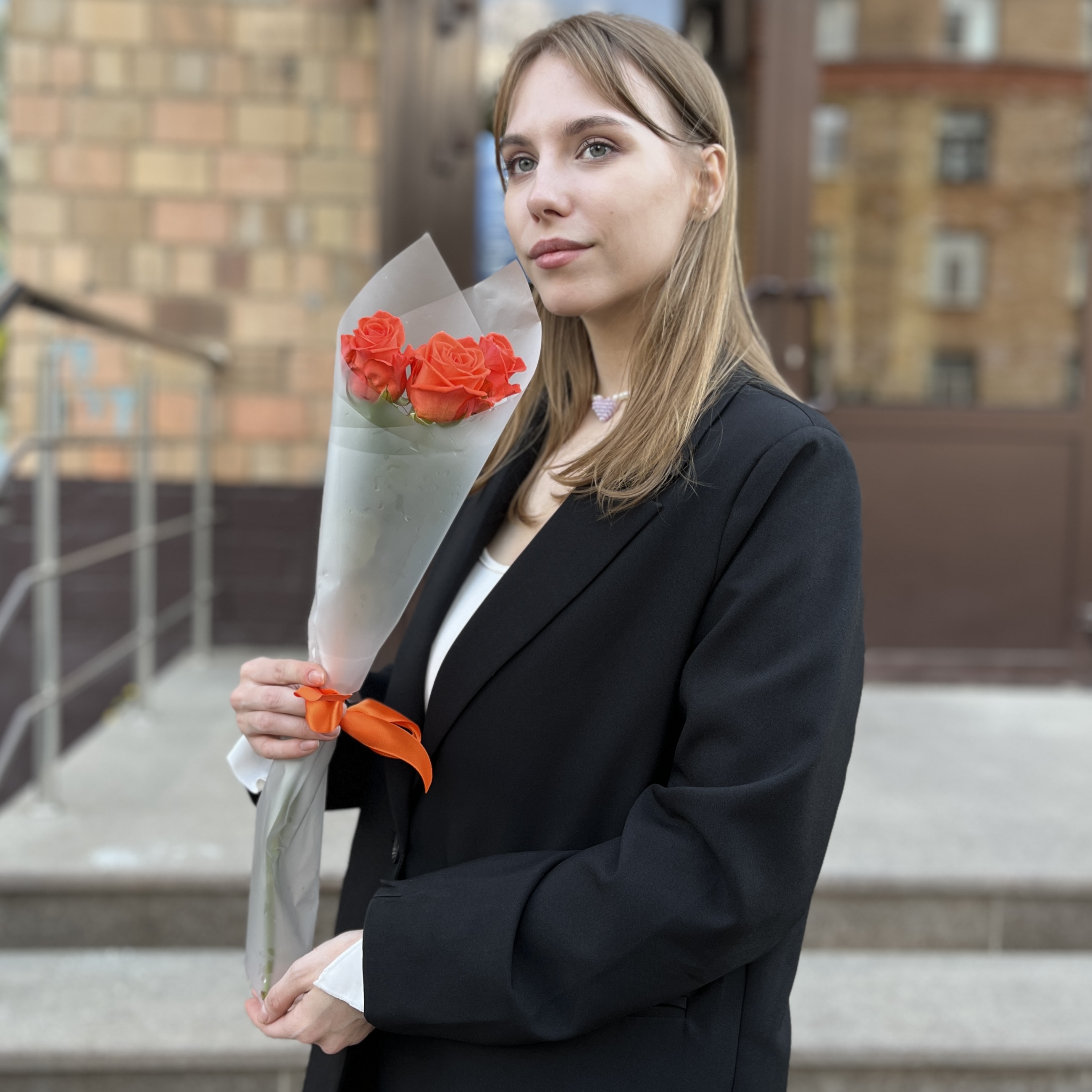 3 оранжевых розы Вау 50 см