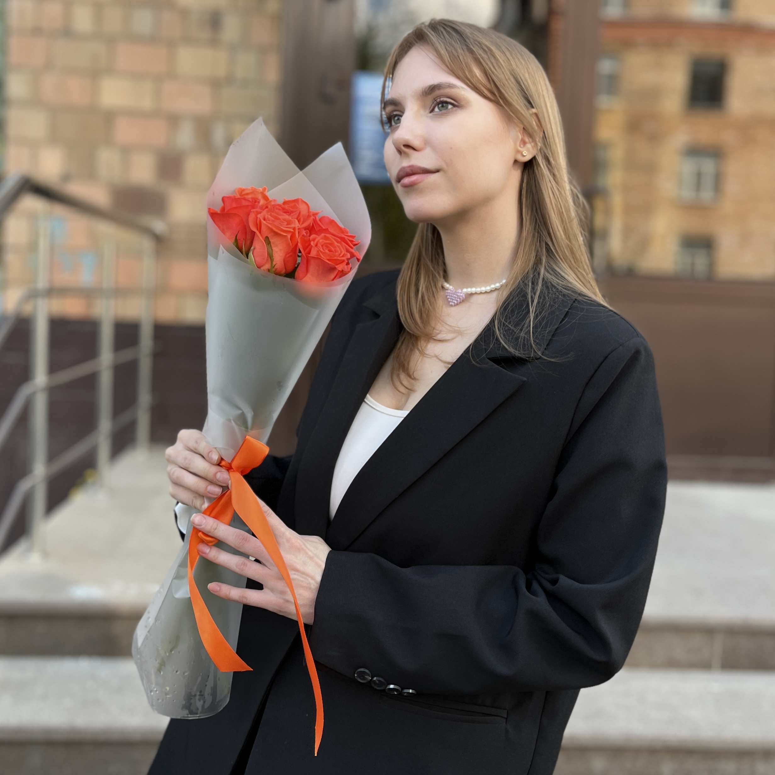 7 оранжевых роз Вау 50 см