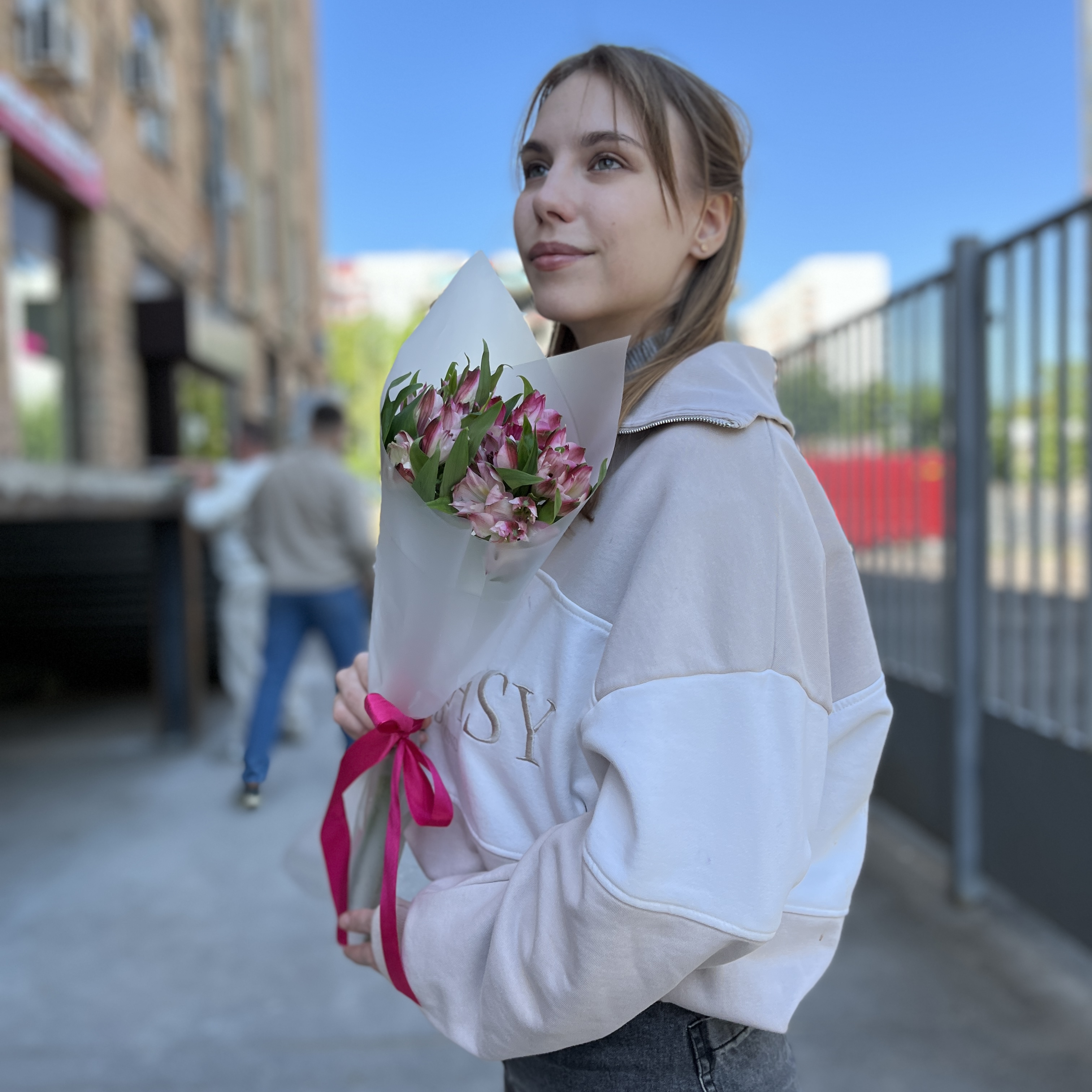 Букет из 3 малиновых альстромерий