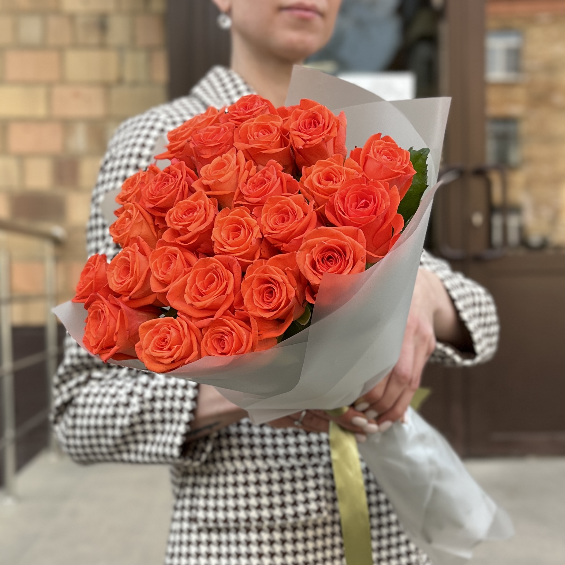 25 оранжевых роз Вау 60 см