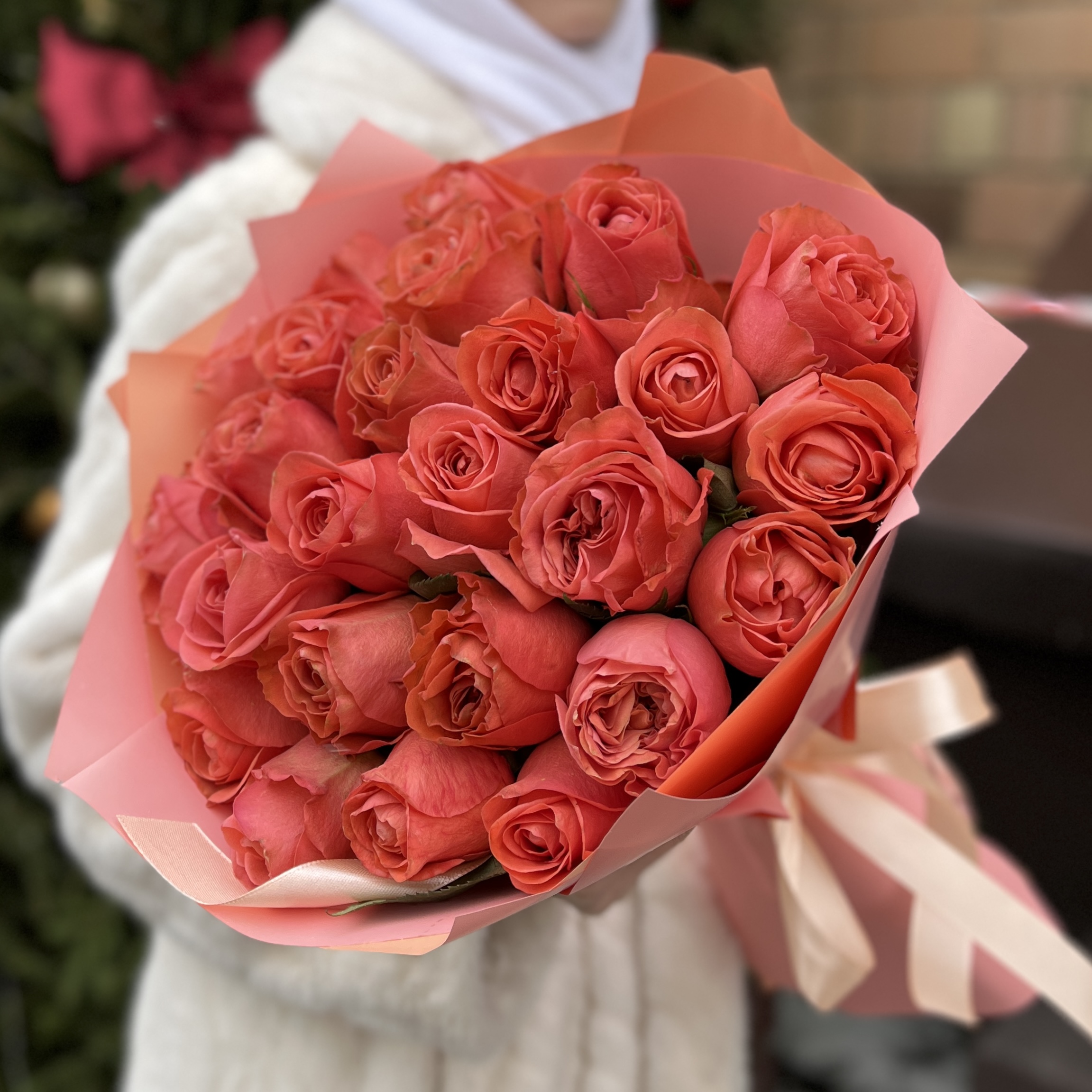 25 роз 50 см Корал Экспрешен