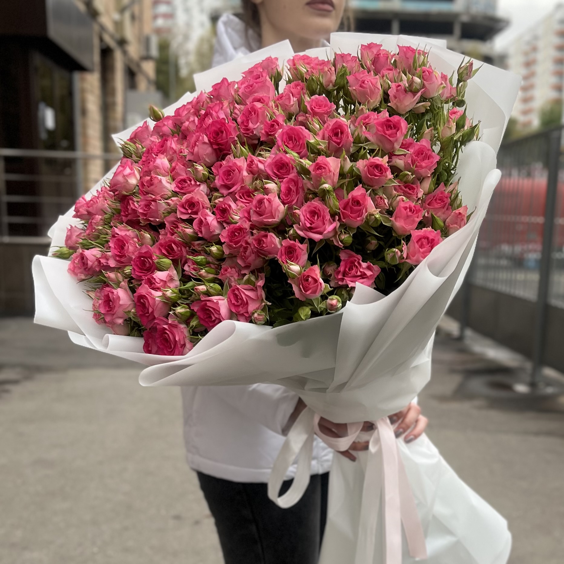 25 кустовых роз Рупски 80 см