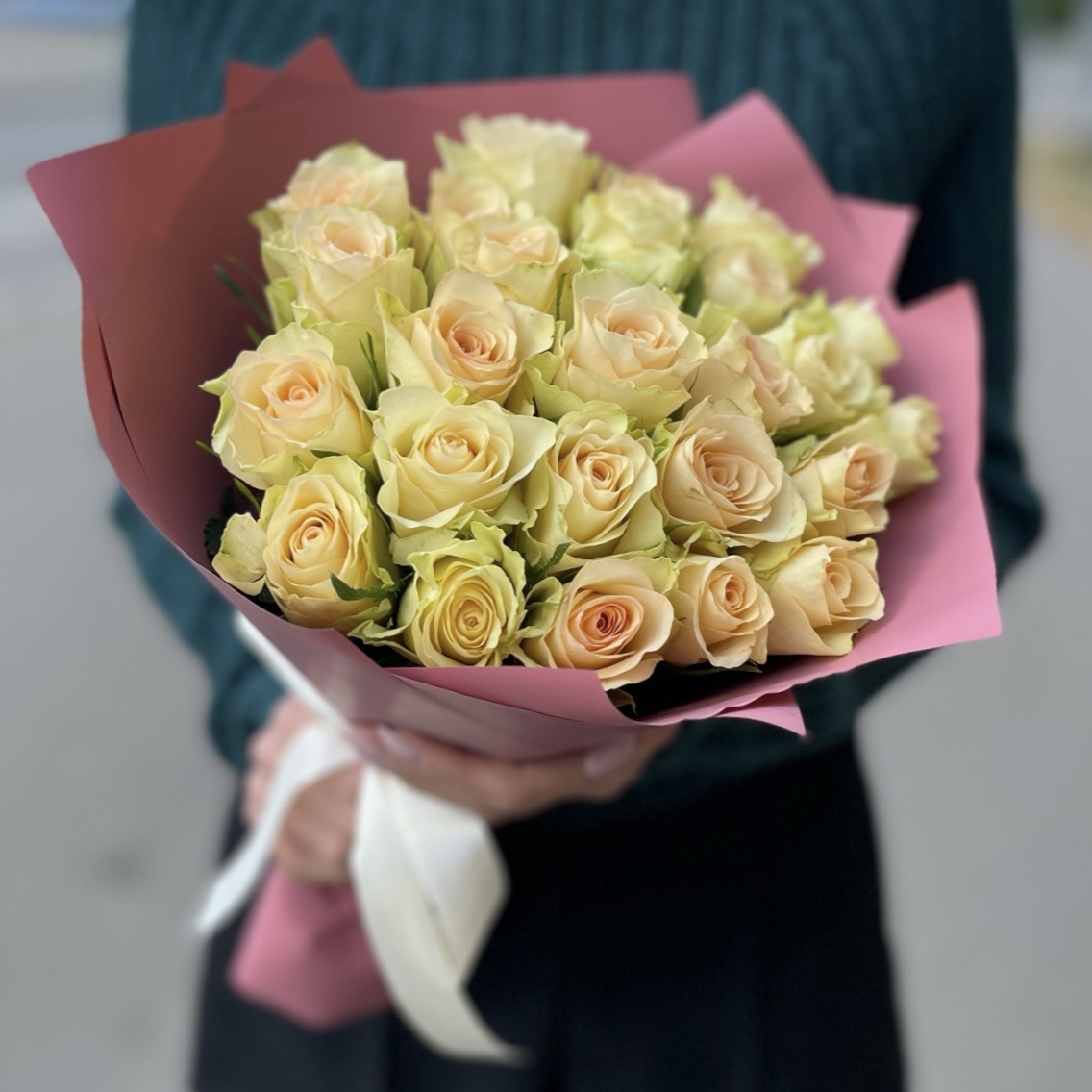 25 салатовых роз Киви