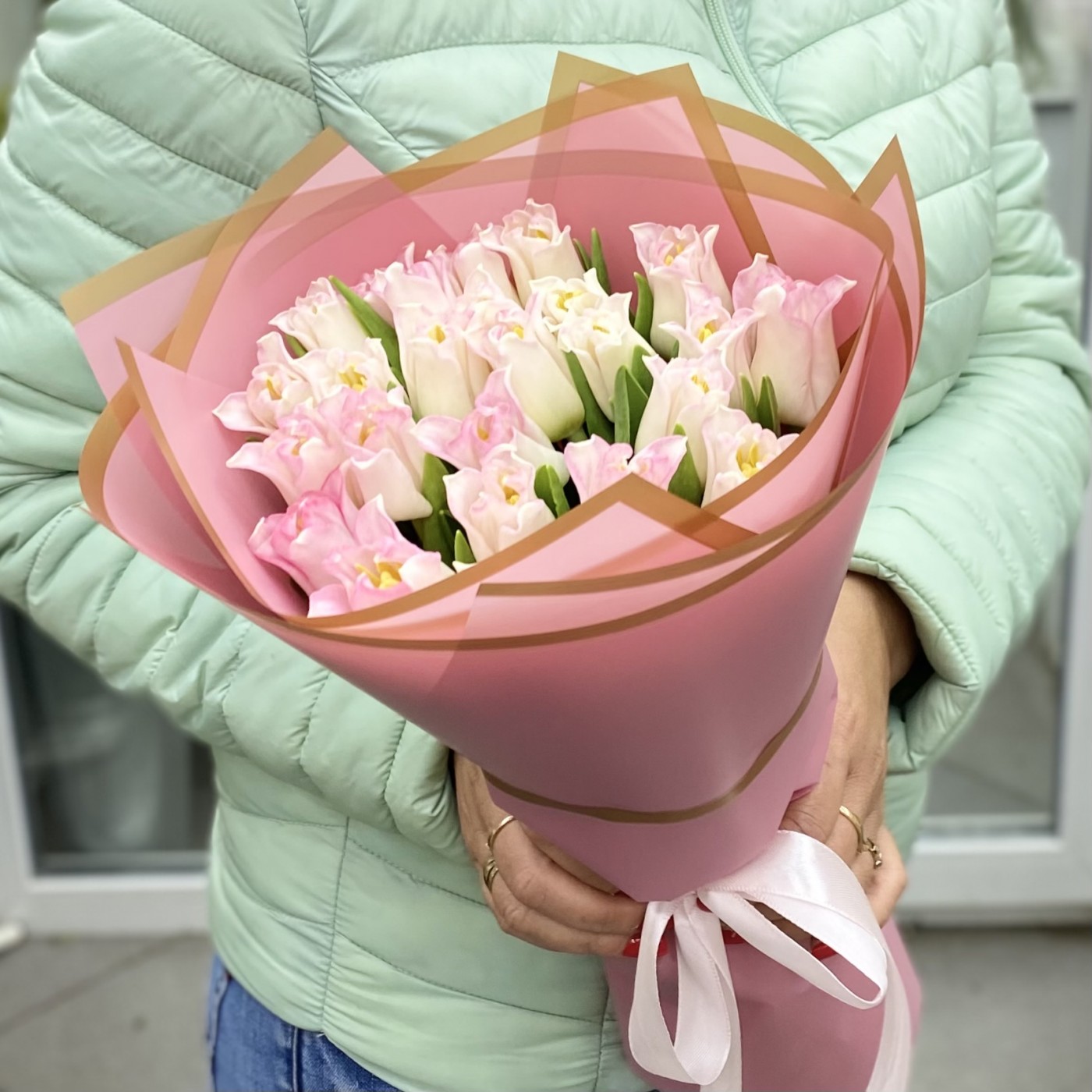 25 бело-розовых тюльпанов Краун