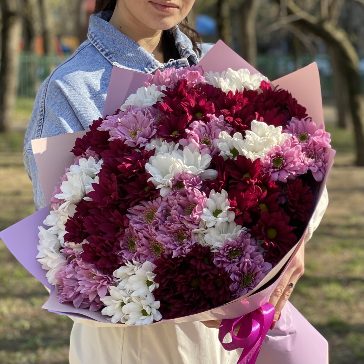 25 кустовых хризантем микс в упаковке
