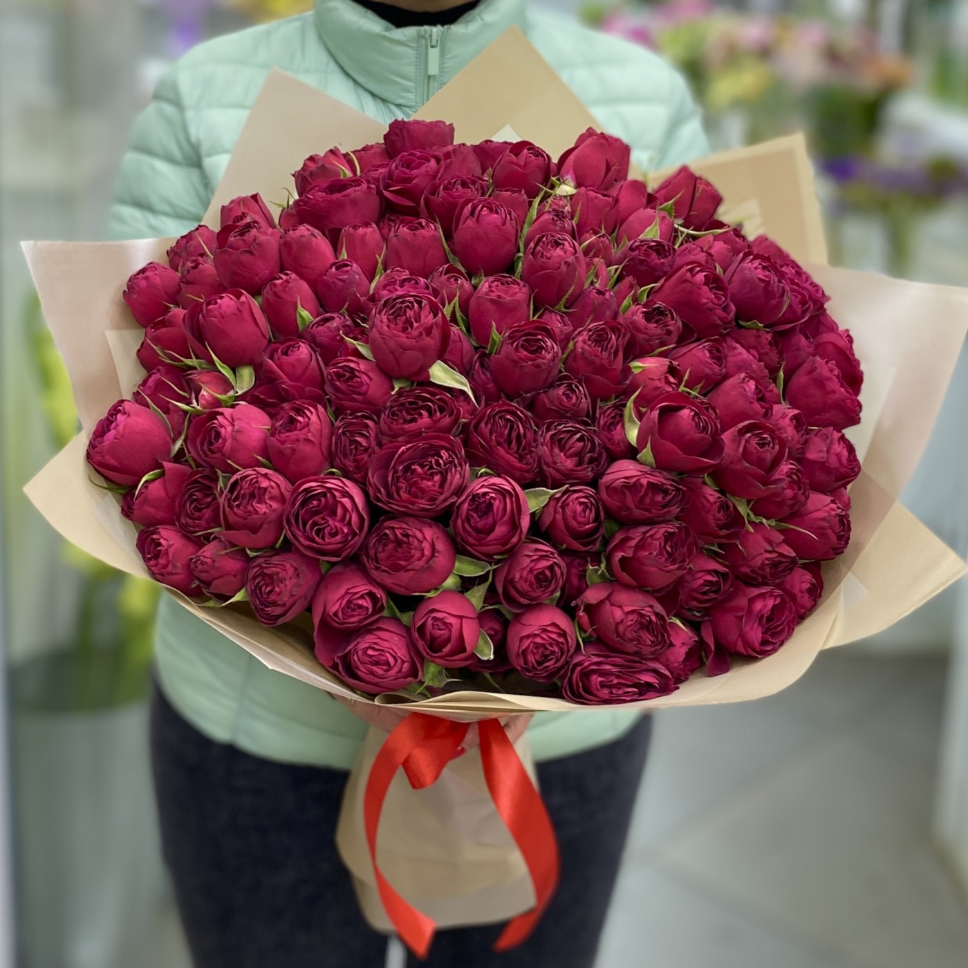 25 кустовых пионовидных роз Ред лэйс