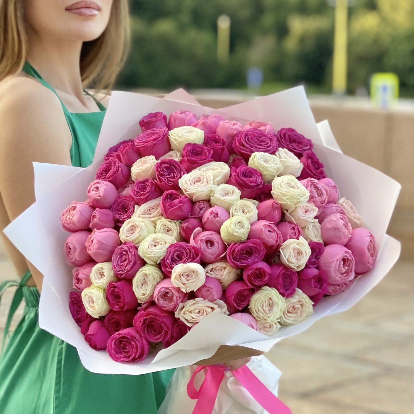 25 кустовых пионовидных роз Розовый микс
