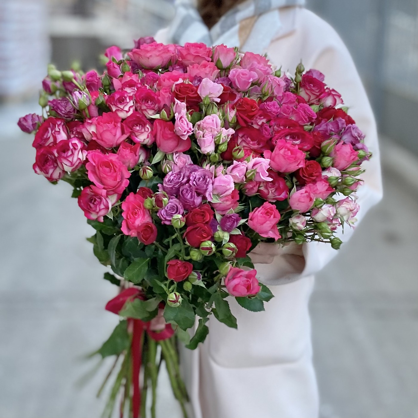 25 кустовых роз 70 см