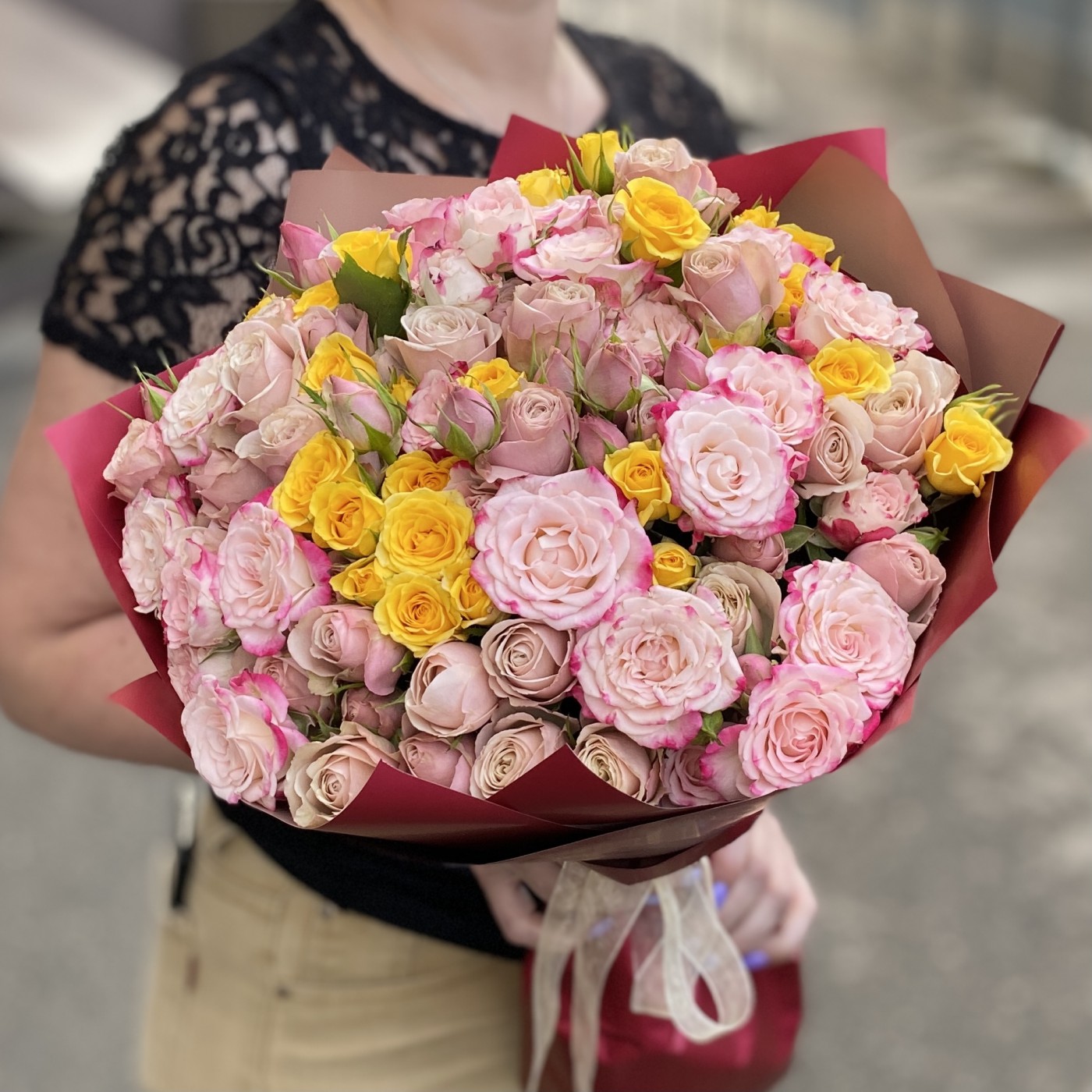 25 кустовых роз Цвет Любви