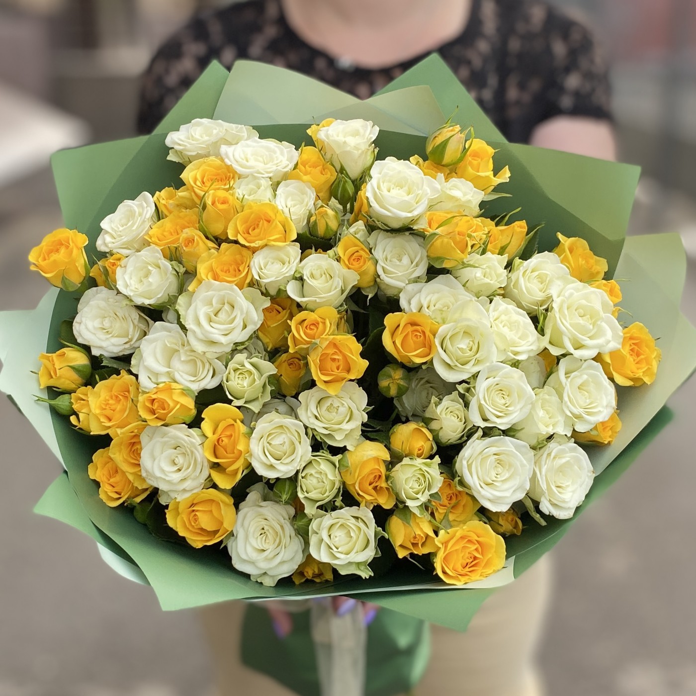 25 кустовых роз Сияние Романтики